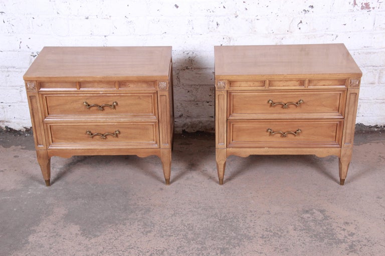 American Of Martinsville Mid Century Modern Cherry And Burl Nightstands Pair For Sale At 1stdibs