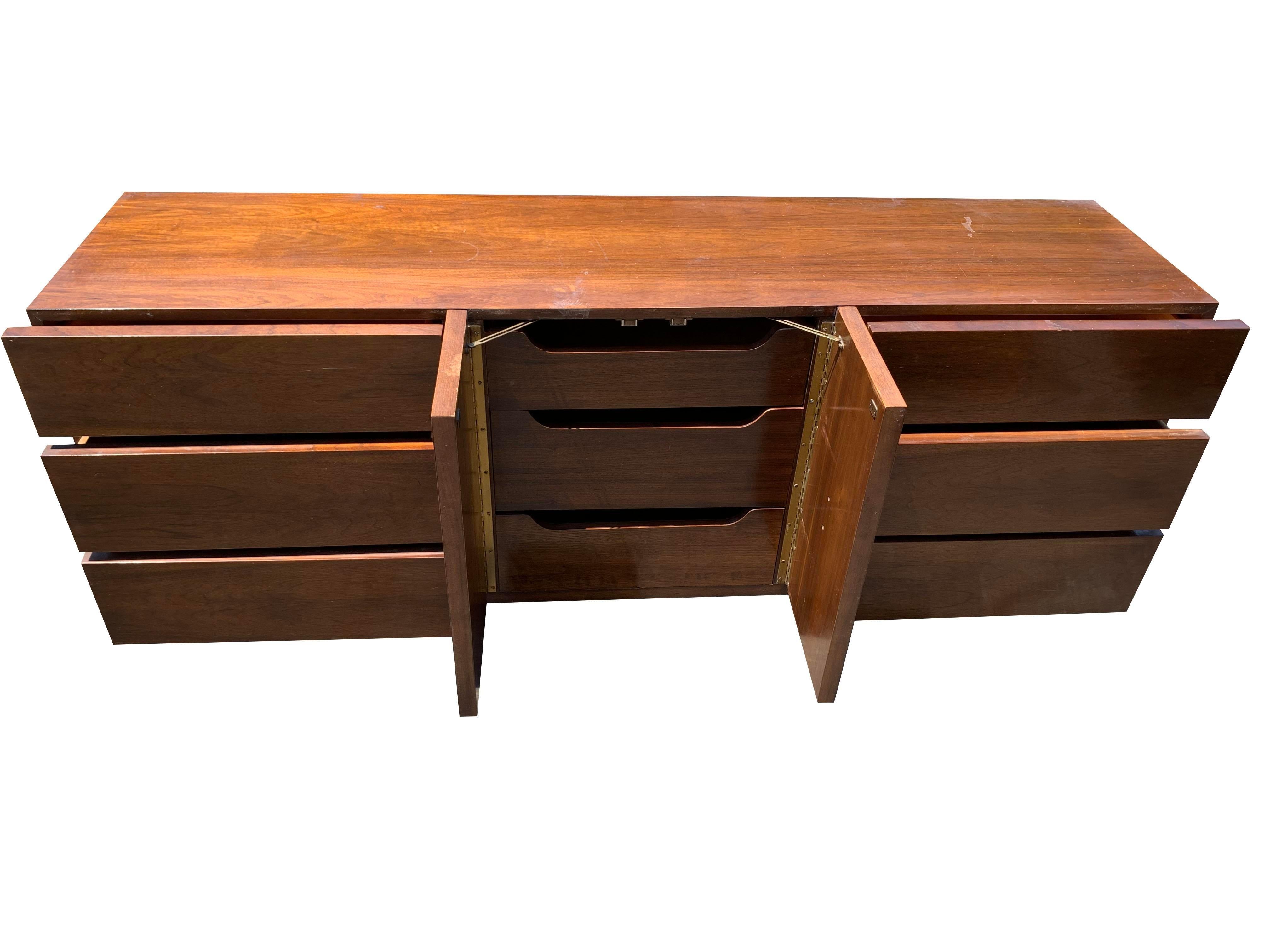 American of Martinsville Mid-Century Modern Credenza In Good Condition In Saddle River, NJ