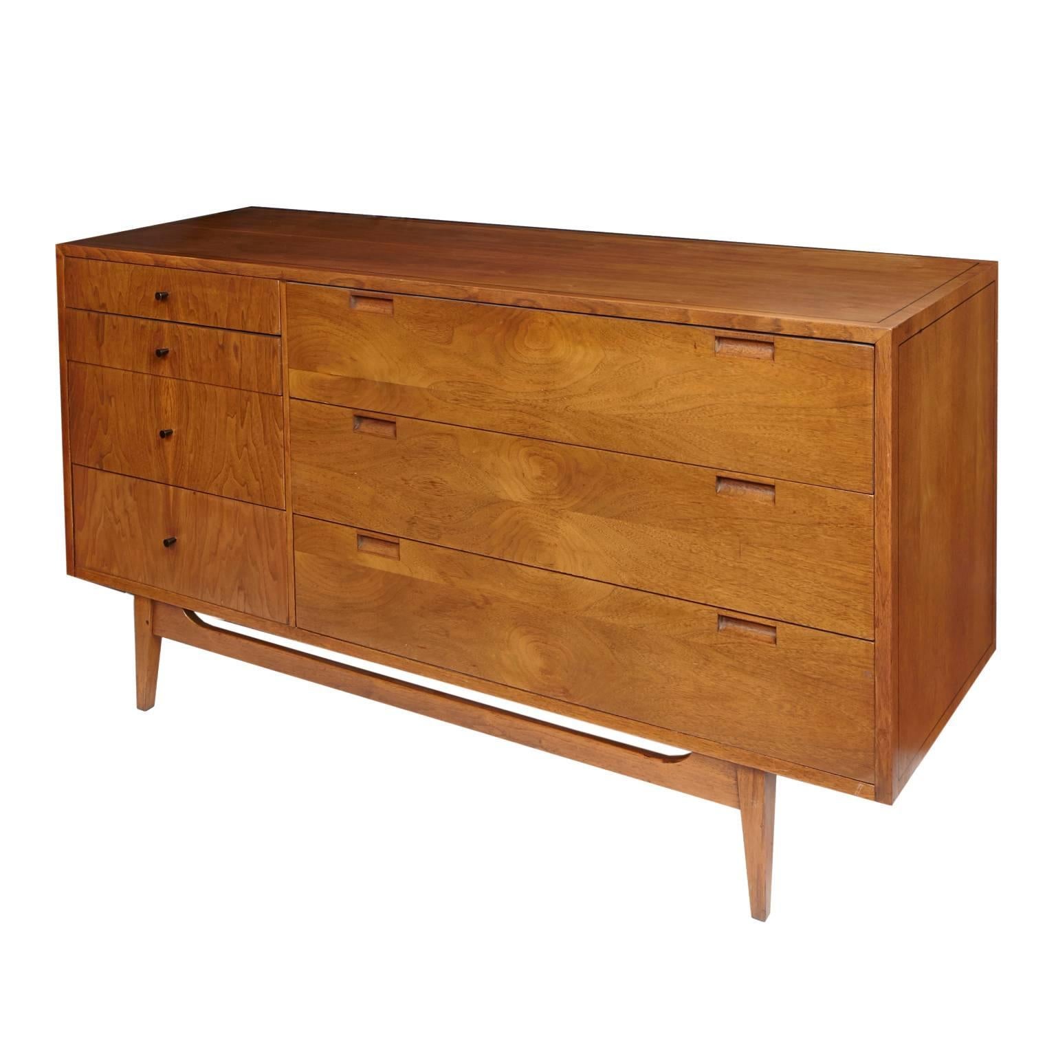 Attractive American of Martinsville seven-drawer dresser. Three large drawers on the right, with a divider in the top drawer. Four small drawers on the left. Very versatile piece. Lightly refinished,
ready to use. Also offered in a separate listing