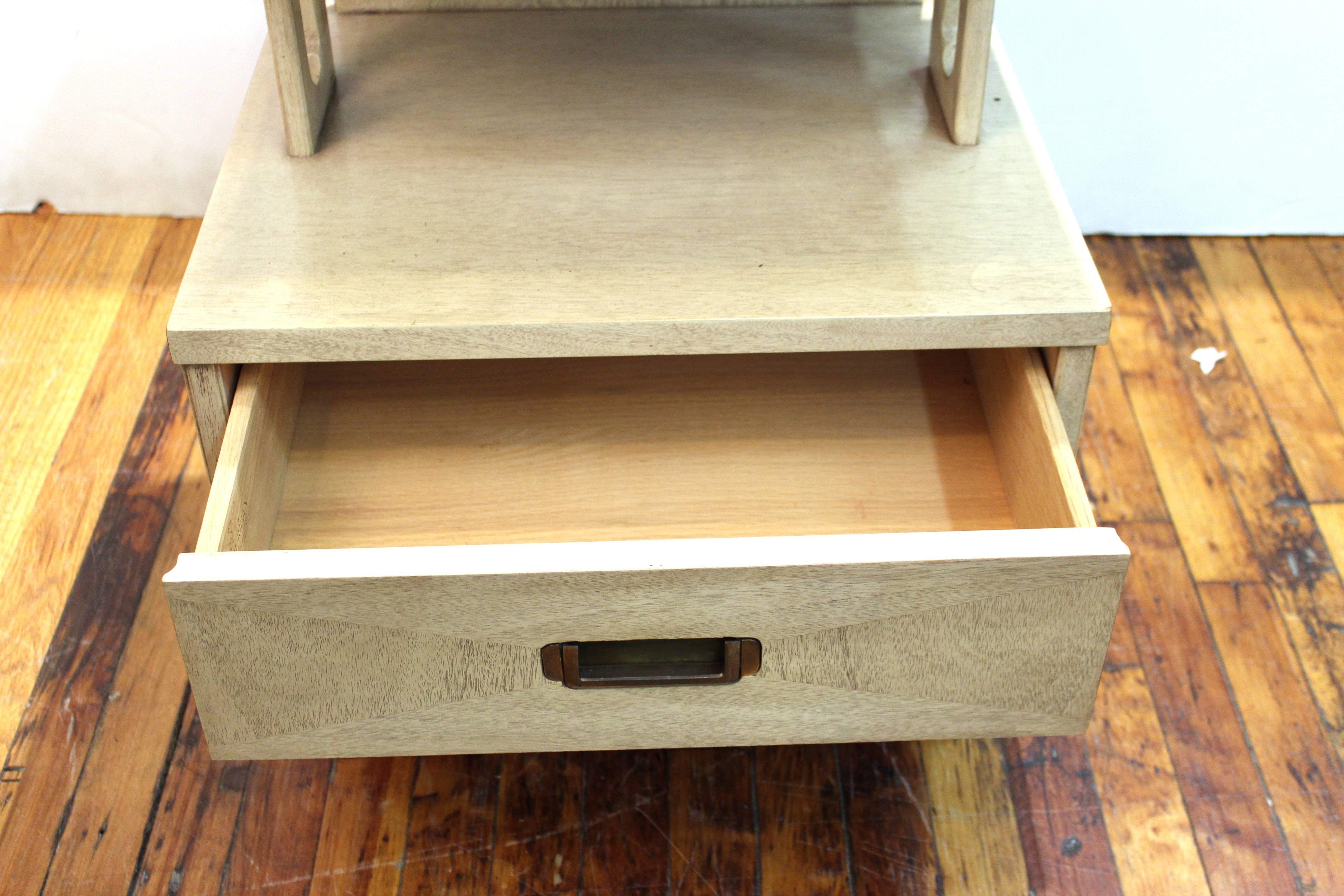 American of Martinsville Mid-Century Modern Side or End Table with Drawer 4