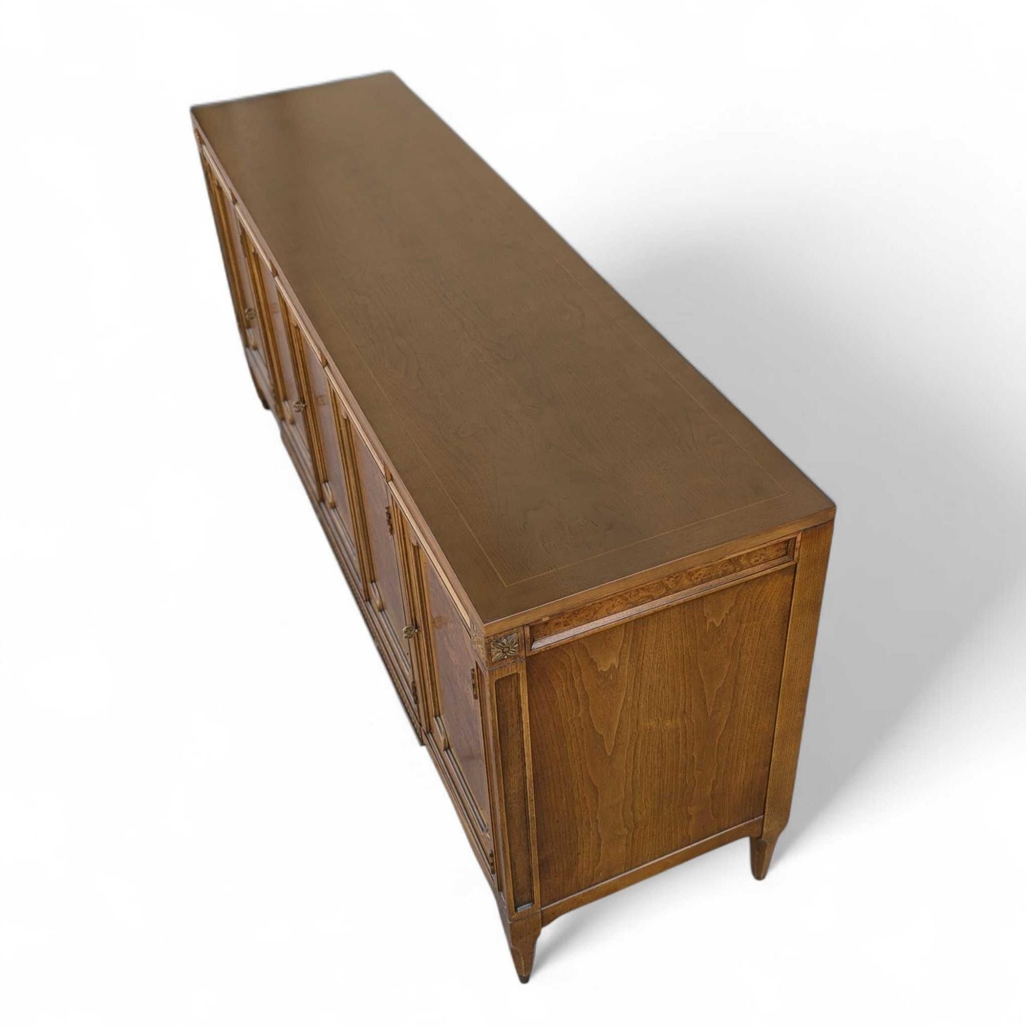 Mid-Century moderno American of Martinsville Mid-Century Modern Sideboard Buffet in vendita
