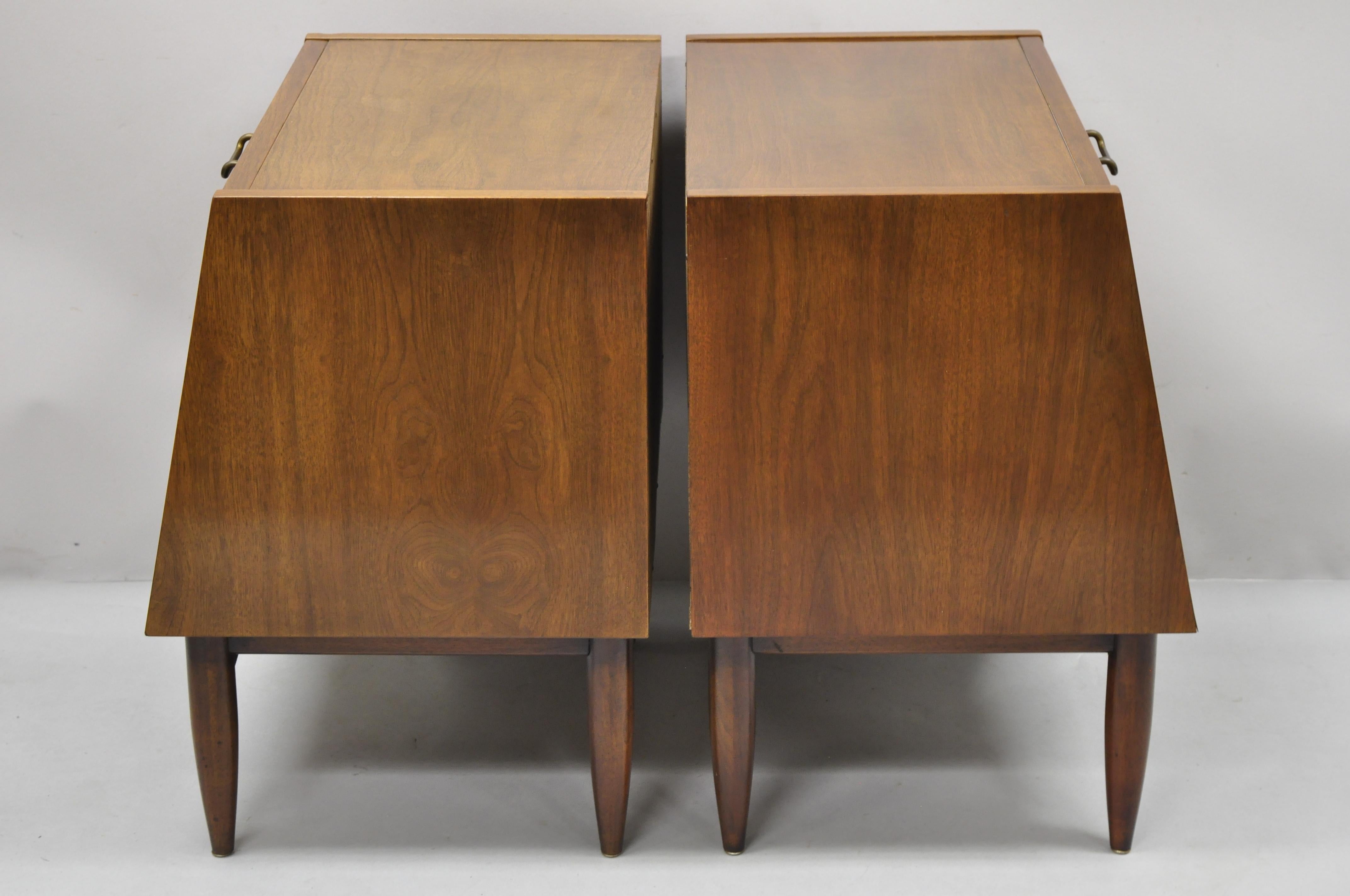 American of Martinsville Mid-Century Modern Walnut Nightstands Tables, a Pair 6