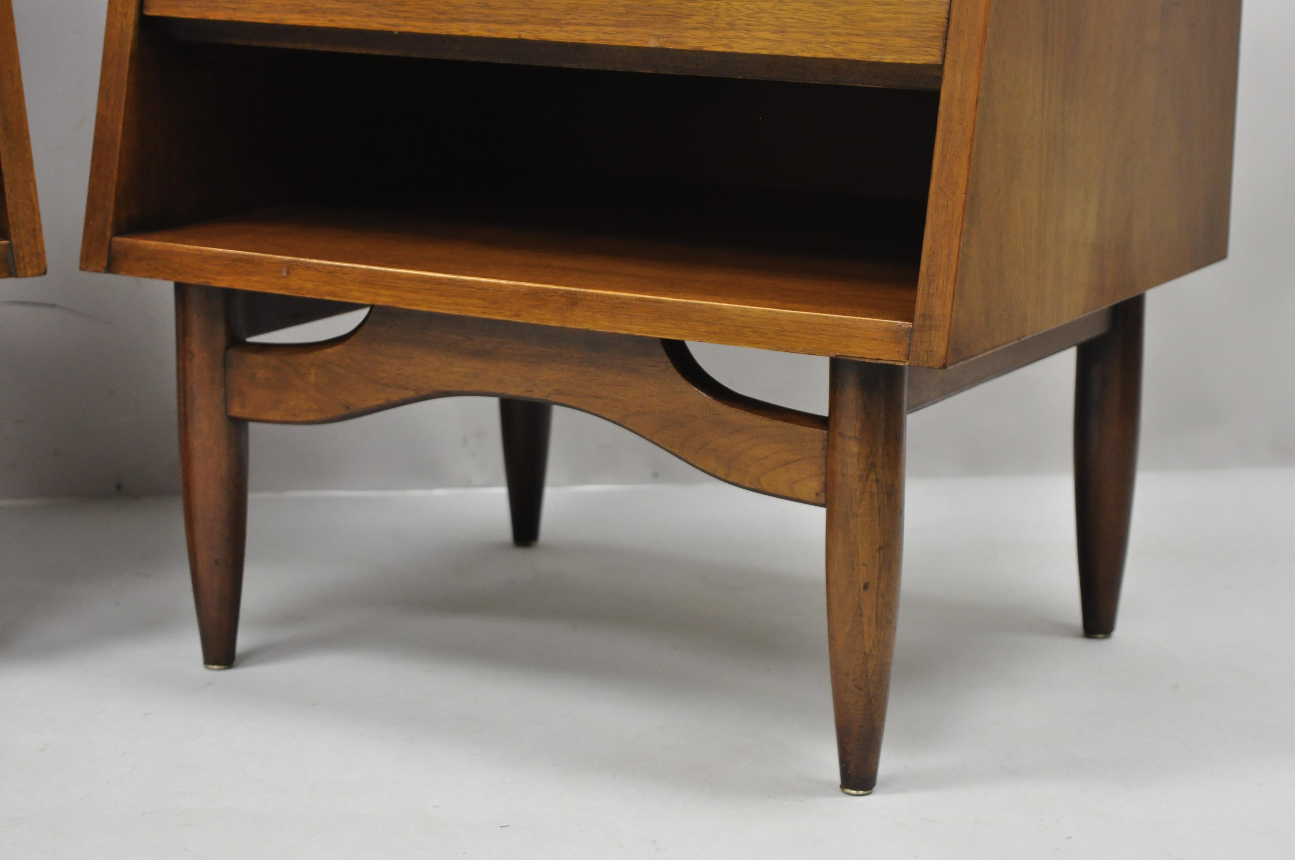 North American American of Martinsville Mid-Century Modern Walnut Nightstands Tables, a Pair