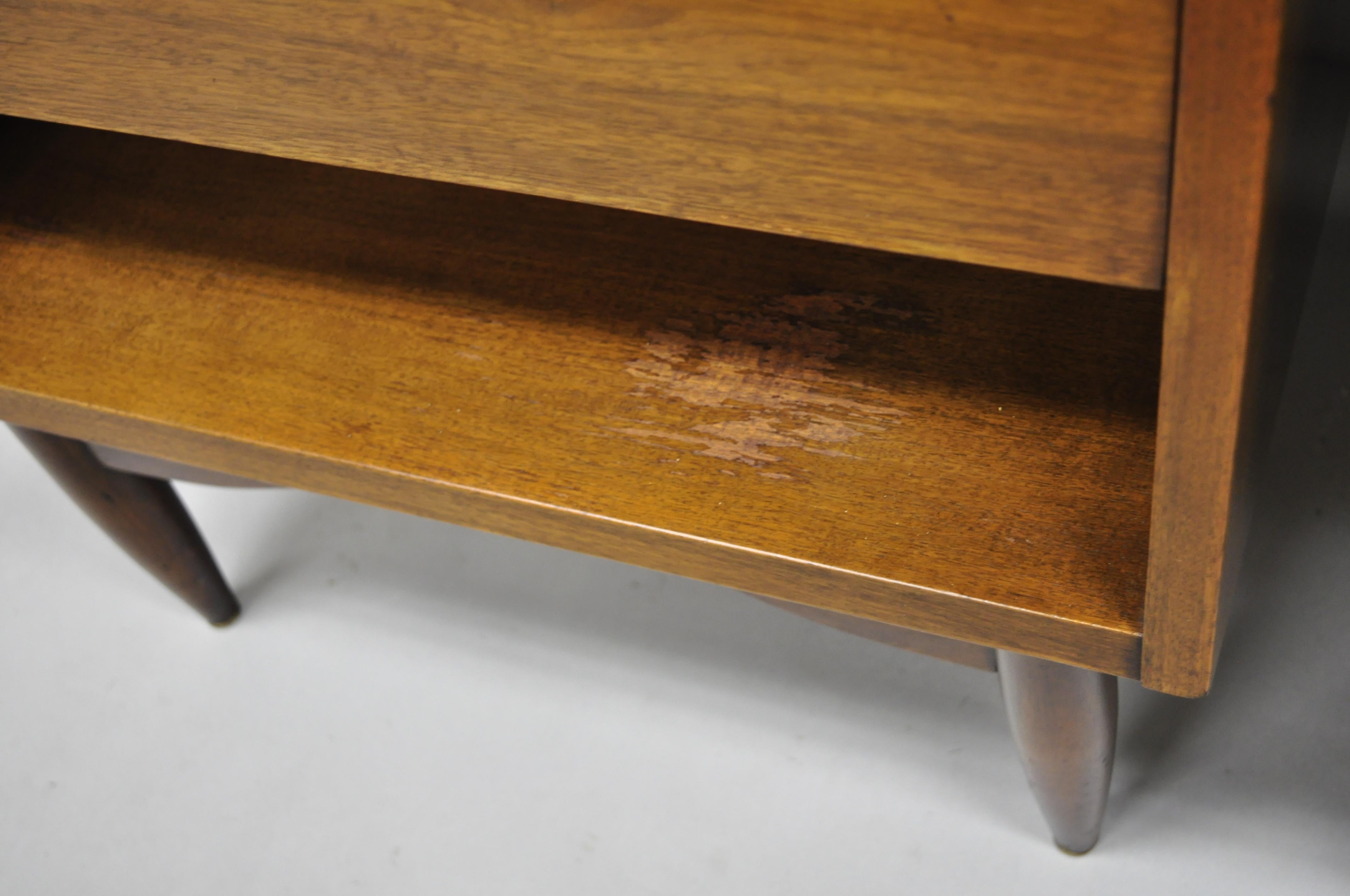 American of Martinsville Mid-Century Modern Walnut Nightstands Tables, a Pair 3