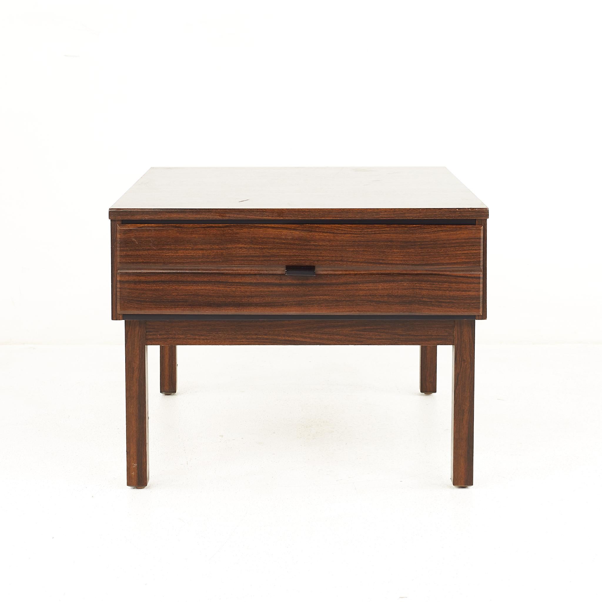 American of Martinsville Mid Century Rosewood End Tables, a Pair In Good Condition For Sale In Countryside, IL