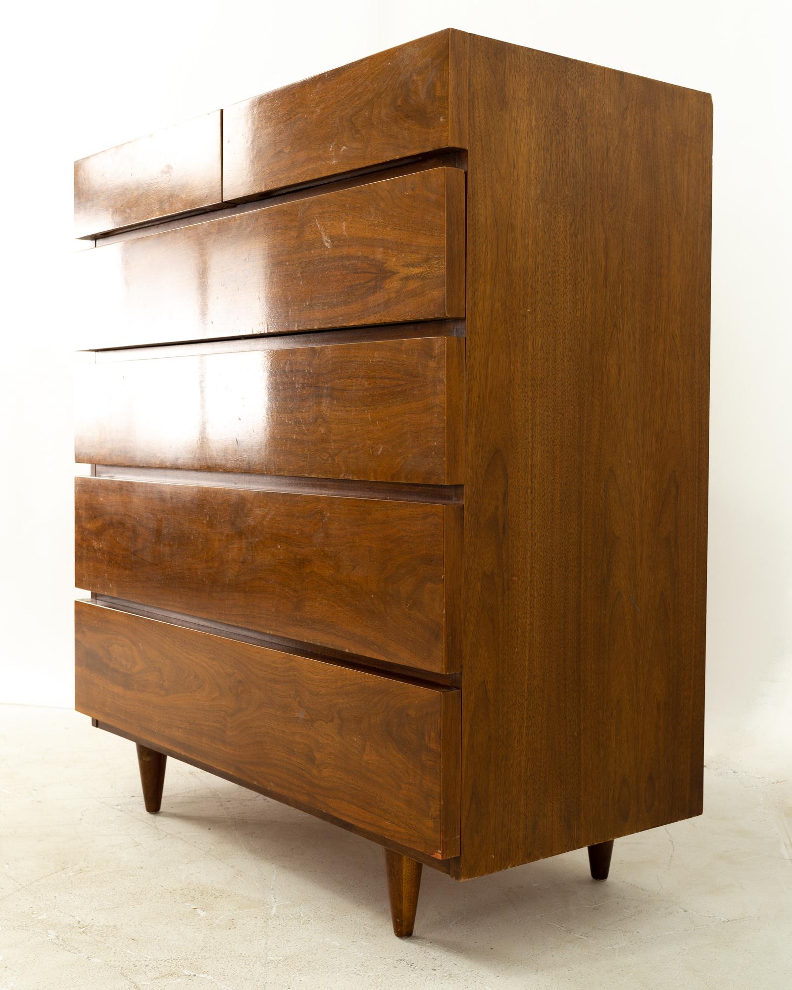 American of Martinsville Mid Century Walnut 6-Drawer Highboy Dresser In Excellent Condition In Countryside, IL