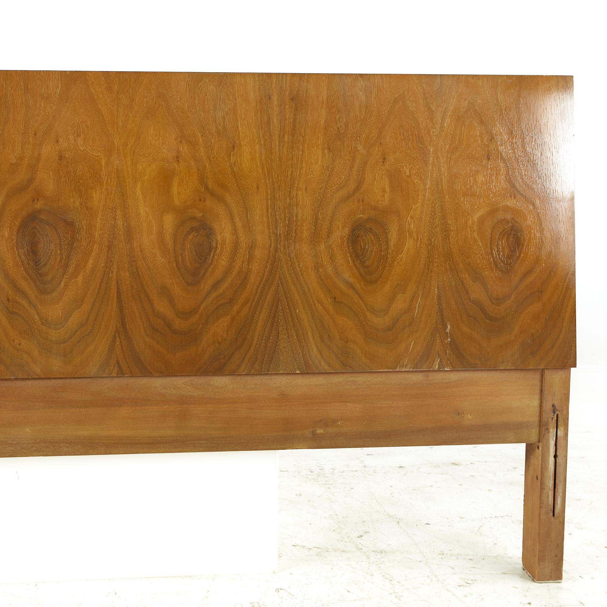 American of Martinsville Midcentury Walnut Full Headboard In Good Condition For Sale In Countryside, IL