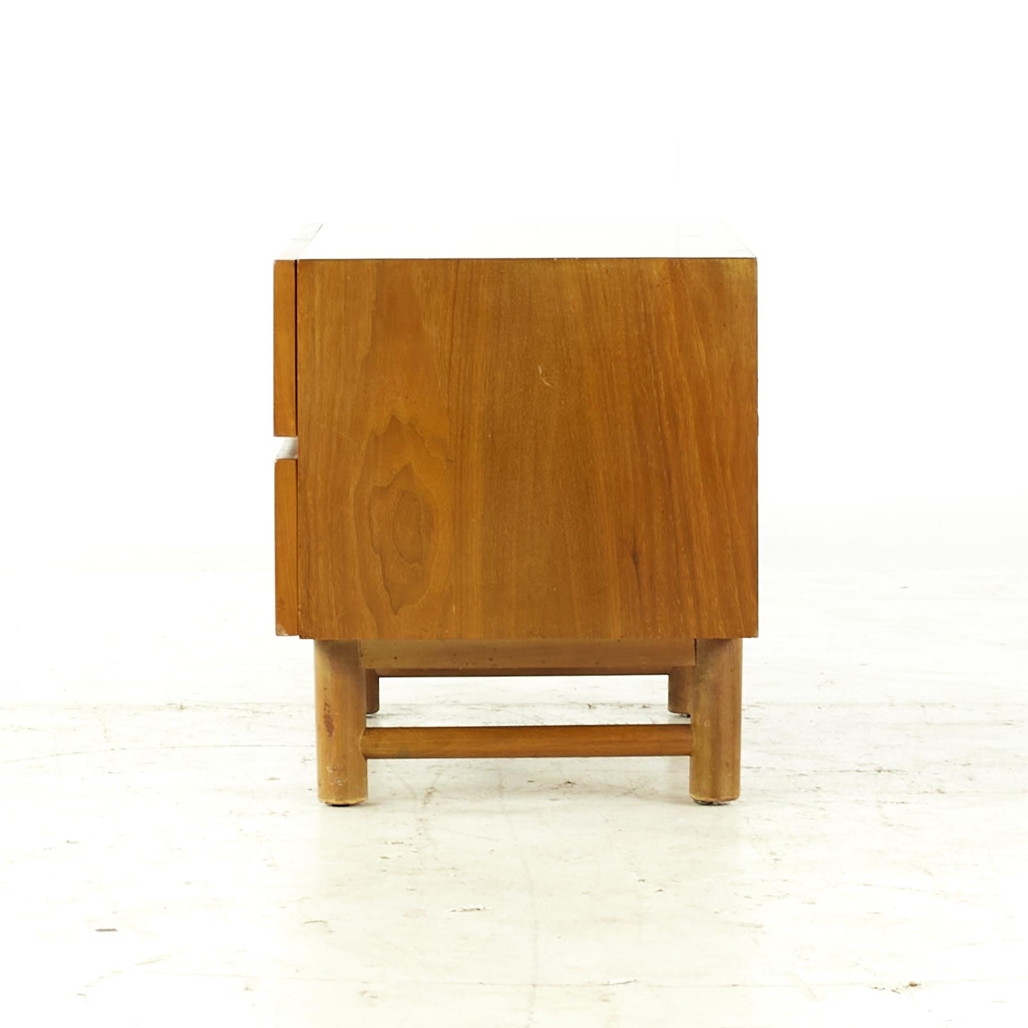 American of Martinsville Midcentury Walnut Nightstand In Good Condition For Sale In Countryside, IL