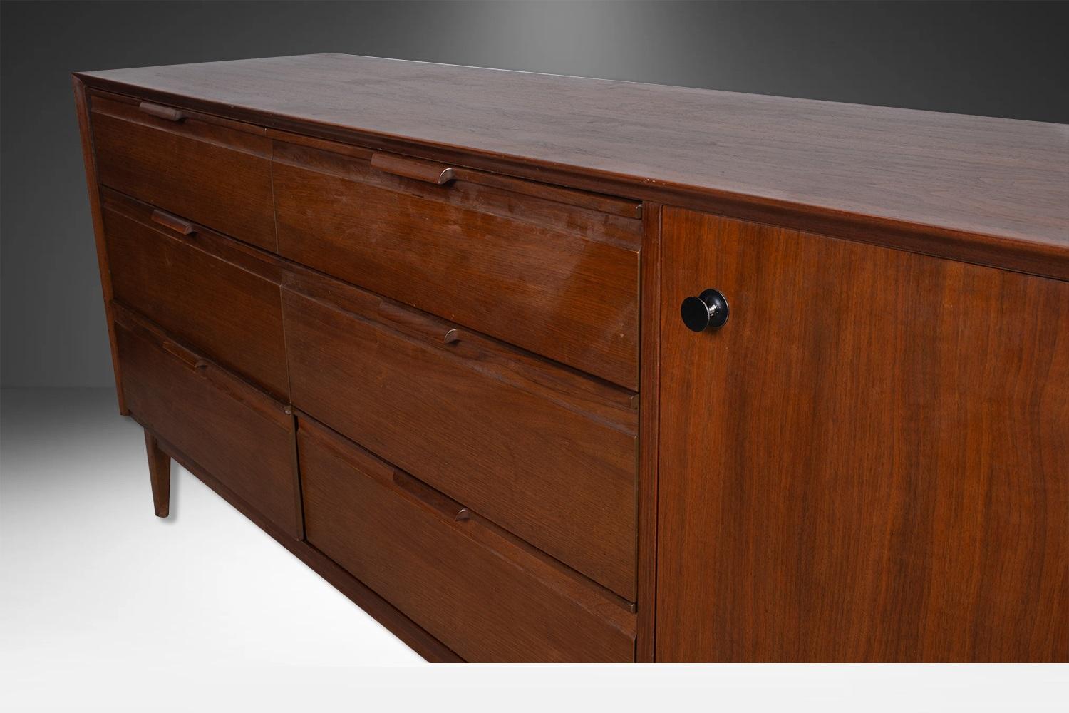 American of Martinsville MidCentury 9 Drawer Dresser Credenza For Sale 3