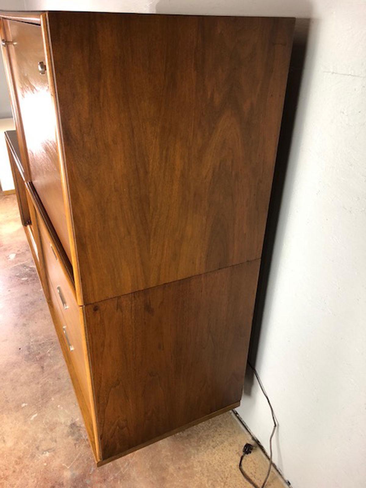 American of Martinsville Modular Hutch and Desk In Good Condition For Sale In Phoenix, AZ