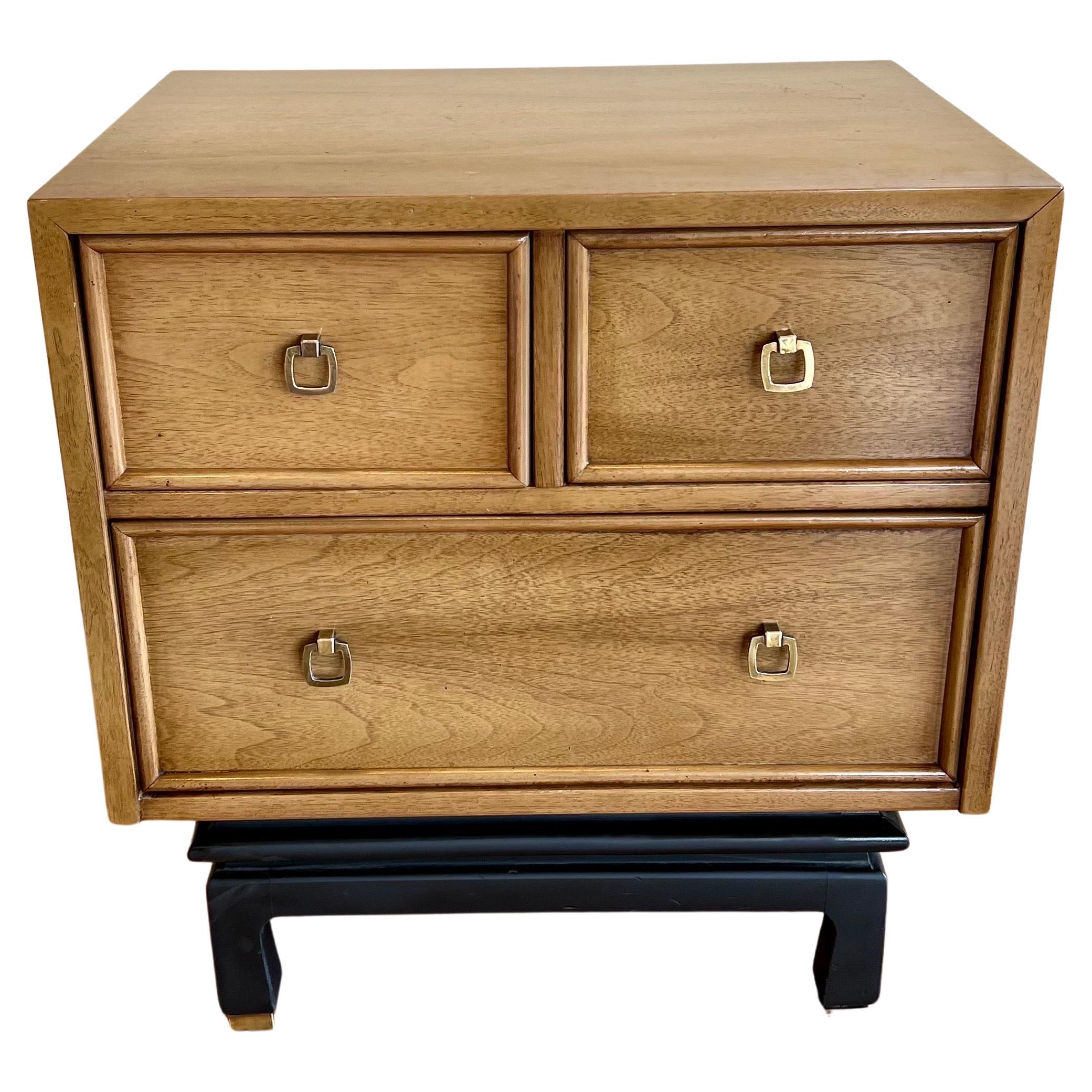 American of Martinsville Nightstand / Cabinet Hollywood Regency In Good Condition In San Diego, CA