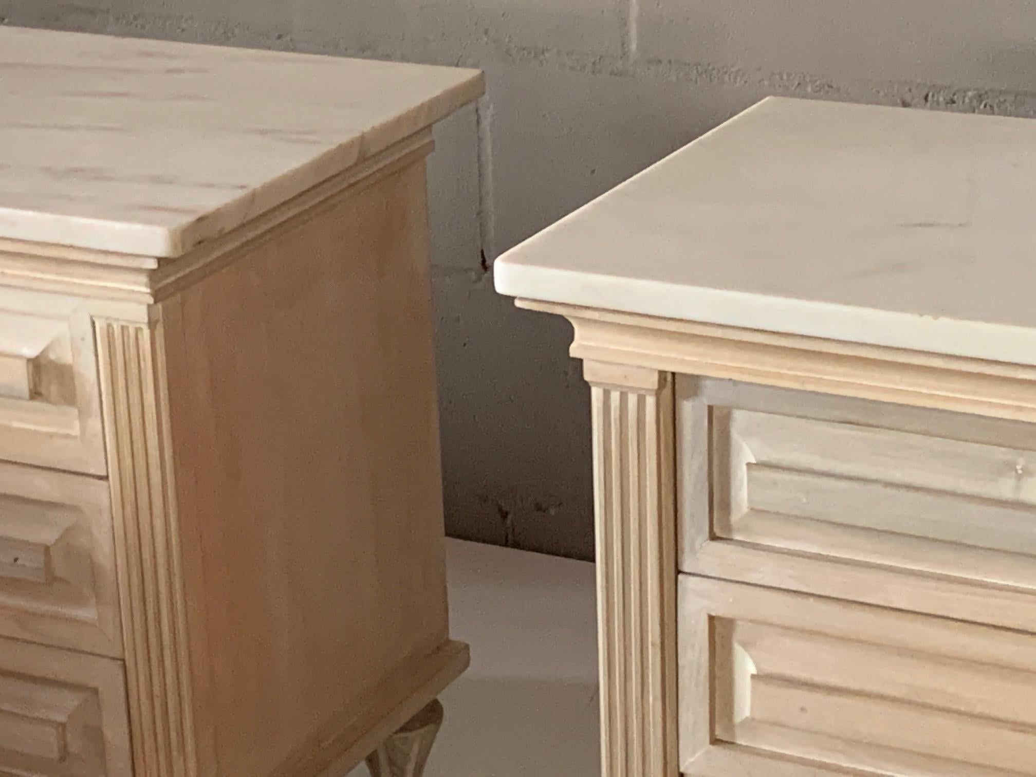 American of Martinsville Nightstands in White Wash Finish and Marble Tops In Good Condition In St.Petersburg, FL