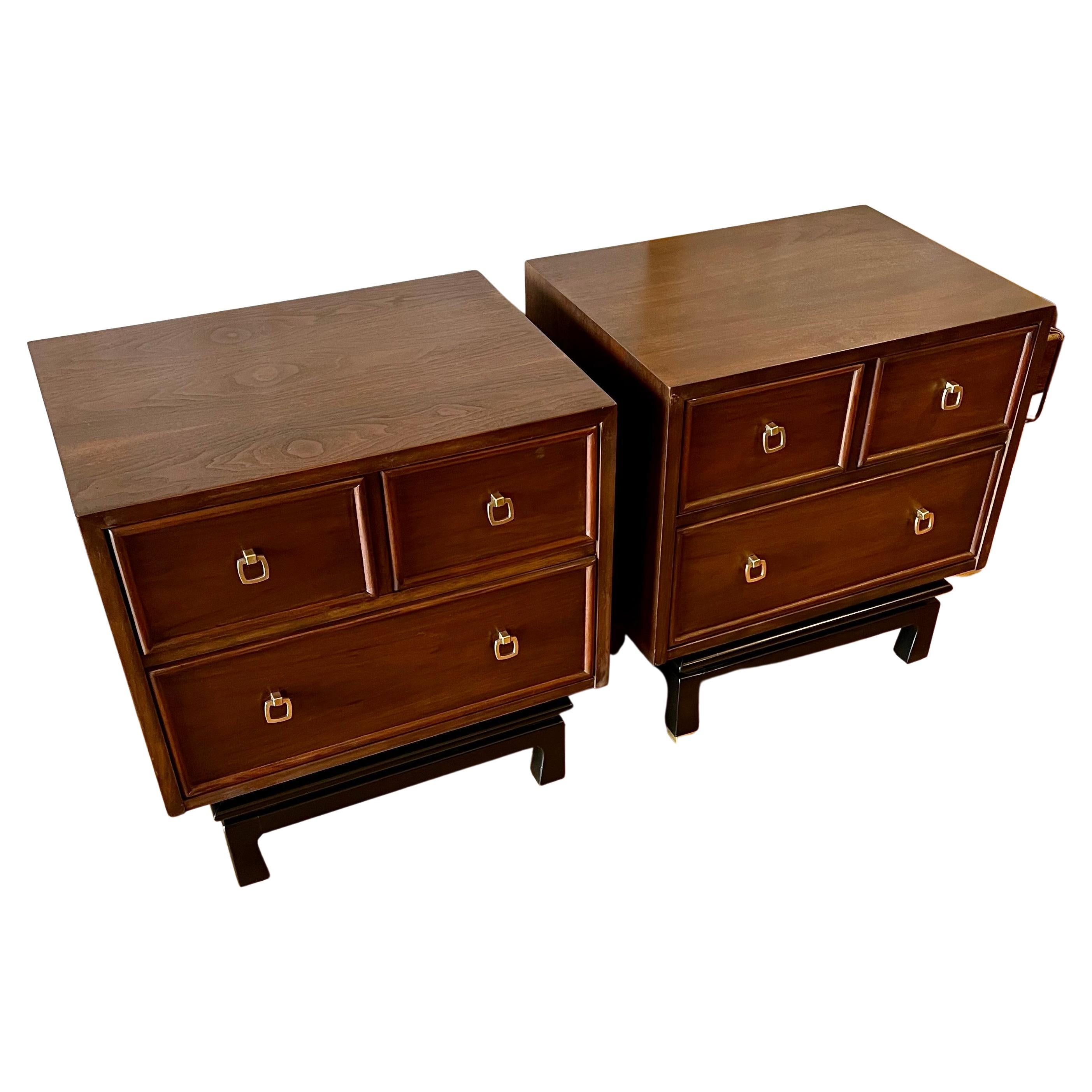 20th Century American of Martinsville Pair of Nightstands / Cabinets Hollywood Regency For Sale