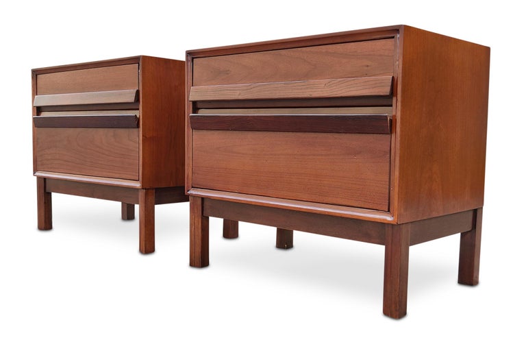 Mid-Century Modern American of Martinsville Pair Restored Walnut Rosewood Nightstands End Tables For Sale