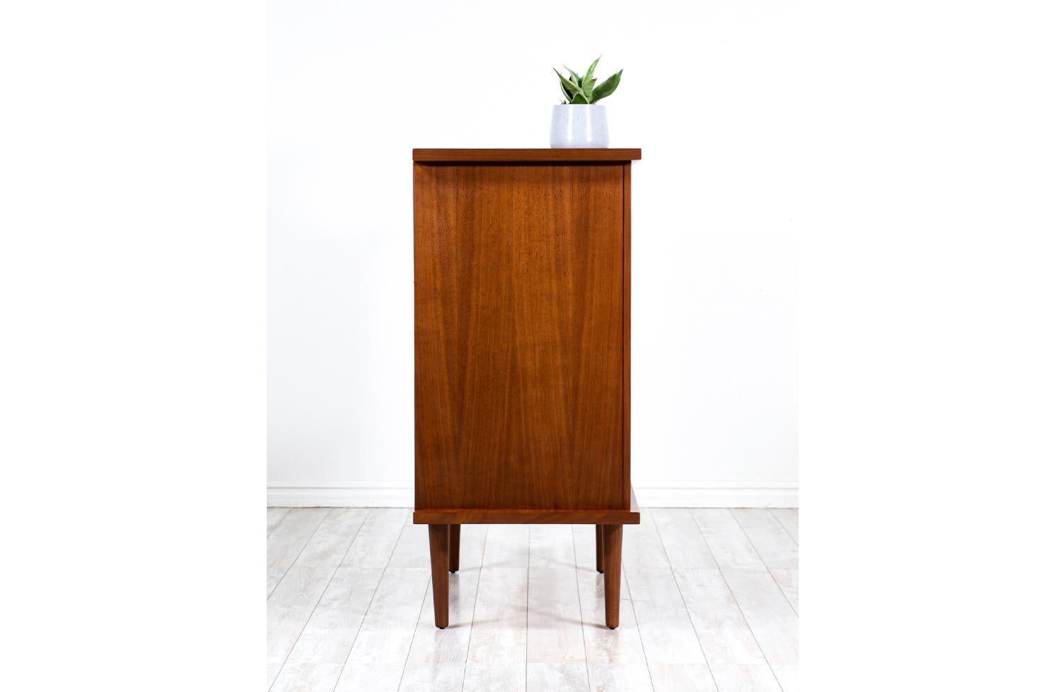Expertly Restored - American of Martinsville Sculpted Walnut Highboy In Excellent Condition In Los Angeles, CA