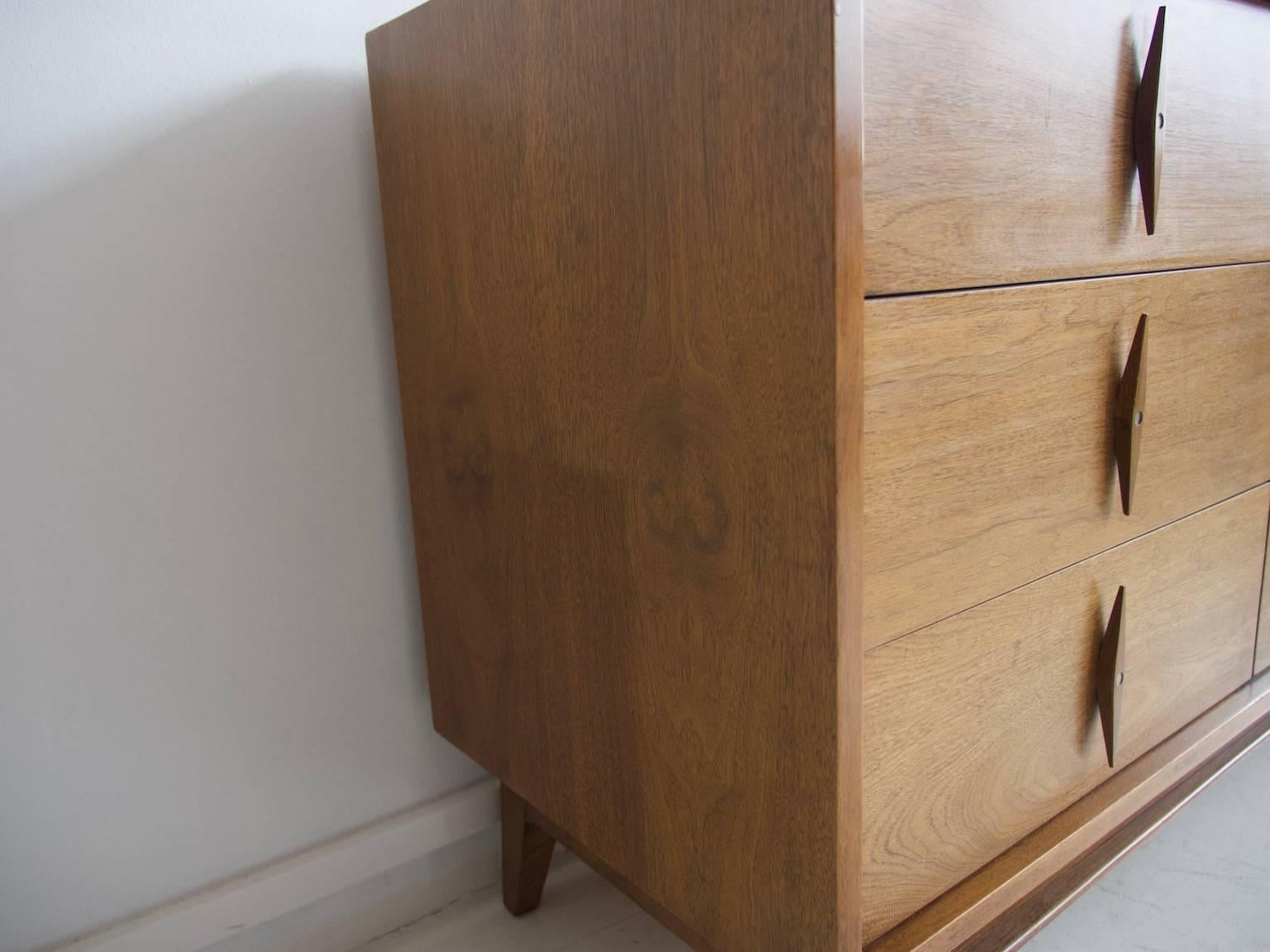 American of Martinsville Sideboard with Nine Drawers, circa 1950s 4