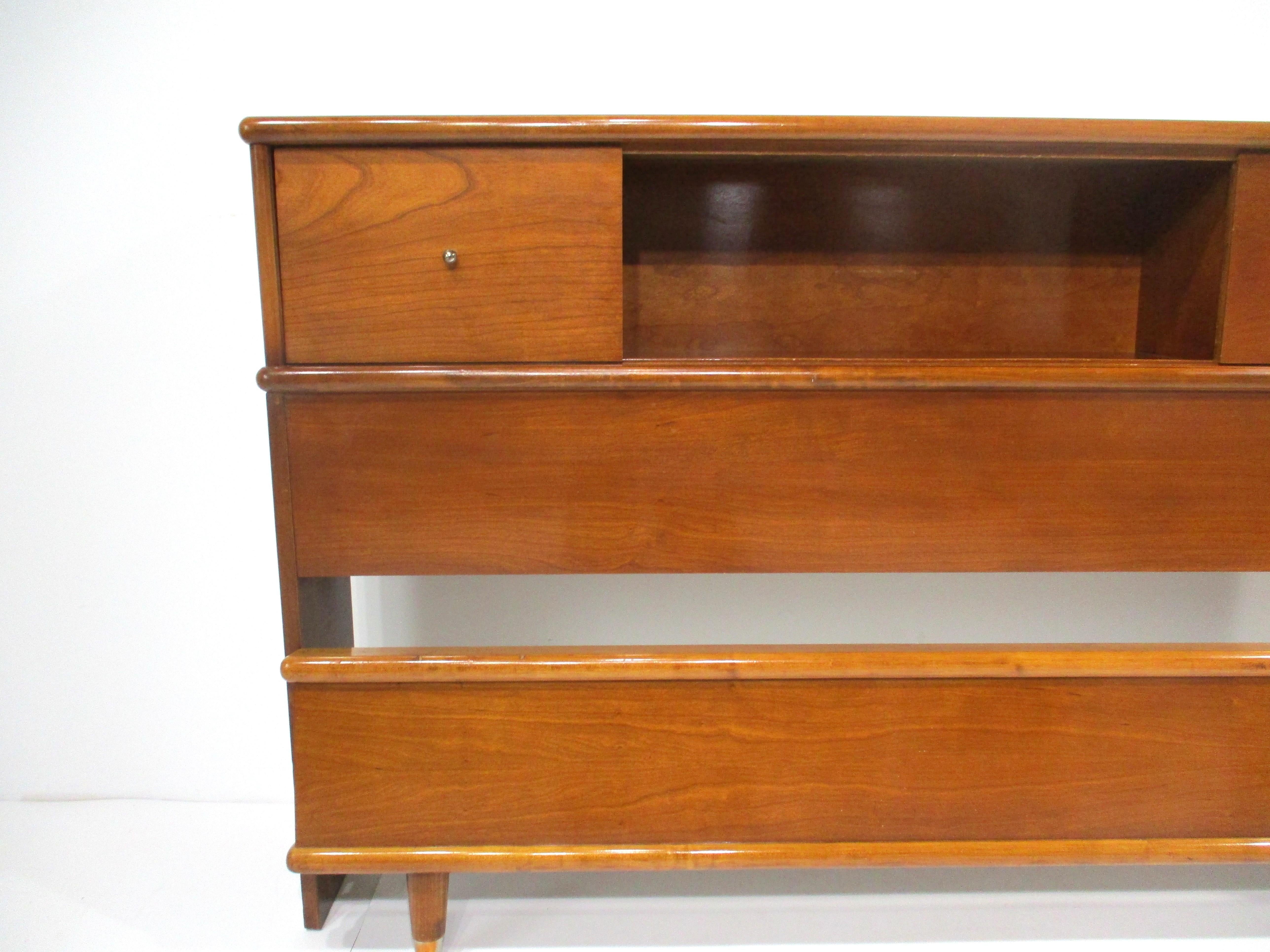 American of Martinsville gestylt Mid Century Full / Queen Kopfteil & Fußteil (Moderne der Mitte des Jahrhunderts) im Angebot