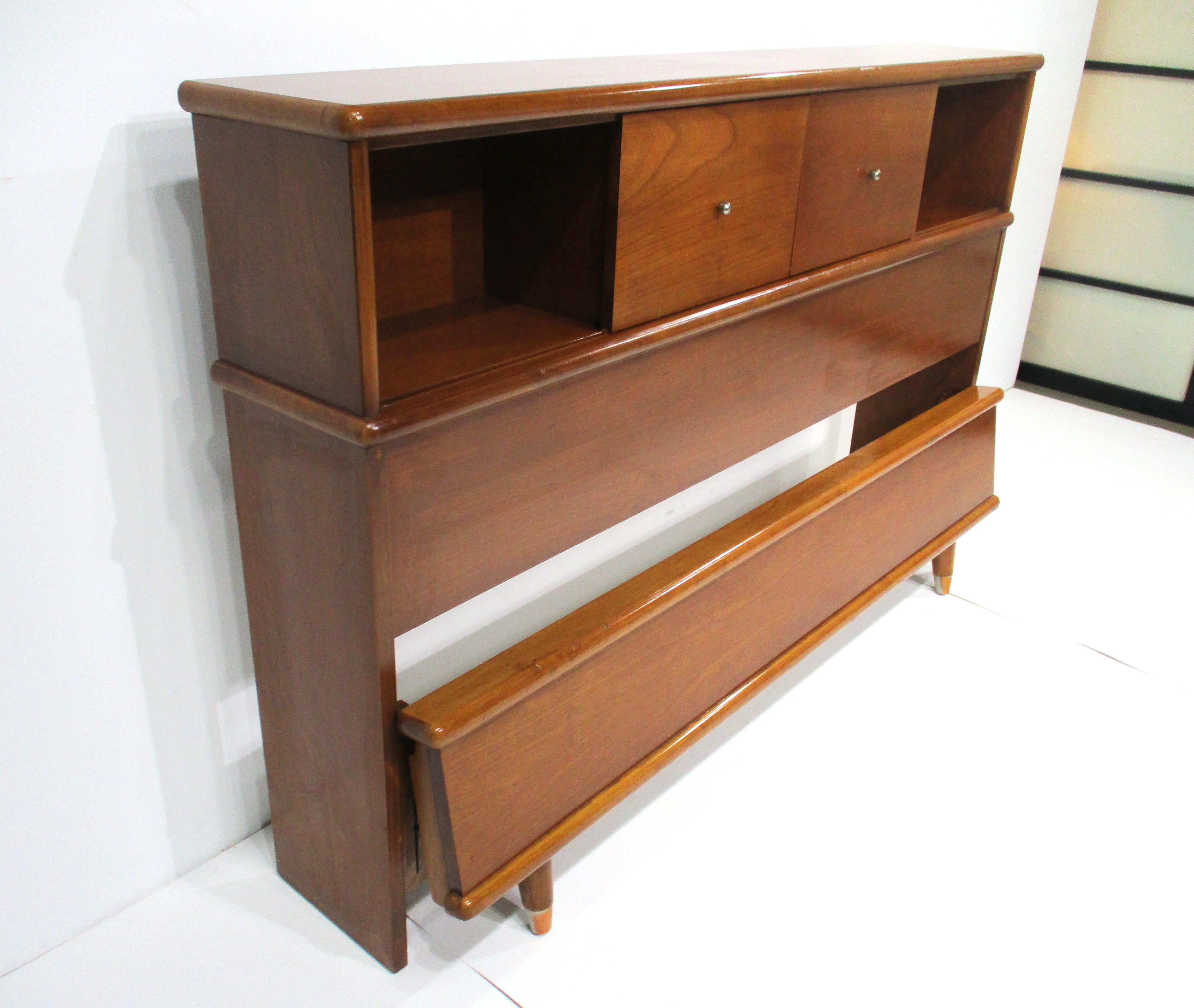 American of Martinsville gestylt Mid Century Full / Queen Kopfteil & Fußteil (20. Jahrhundert) im Angebot