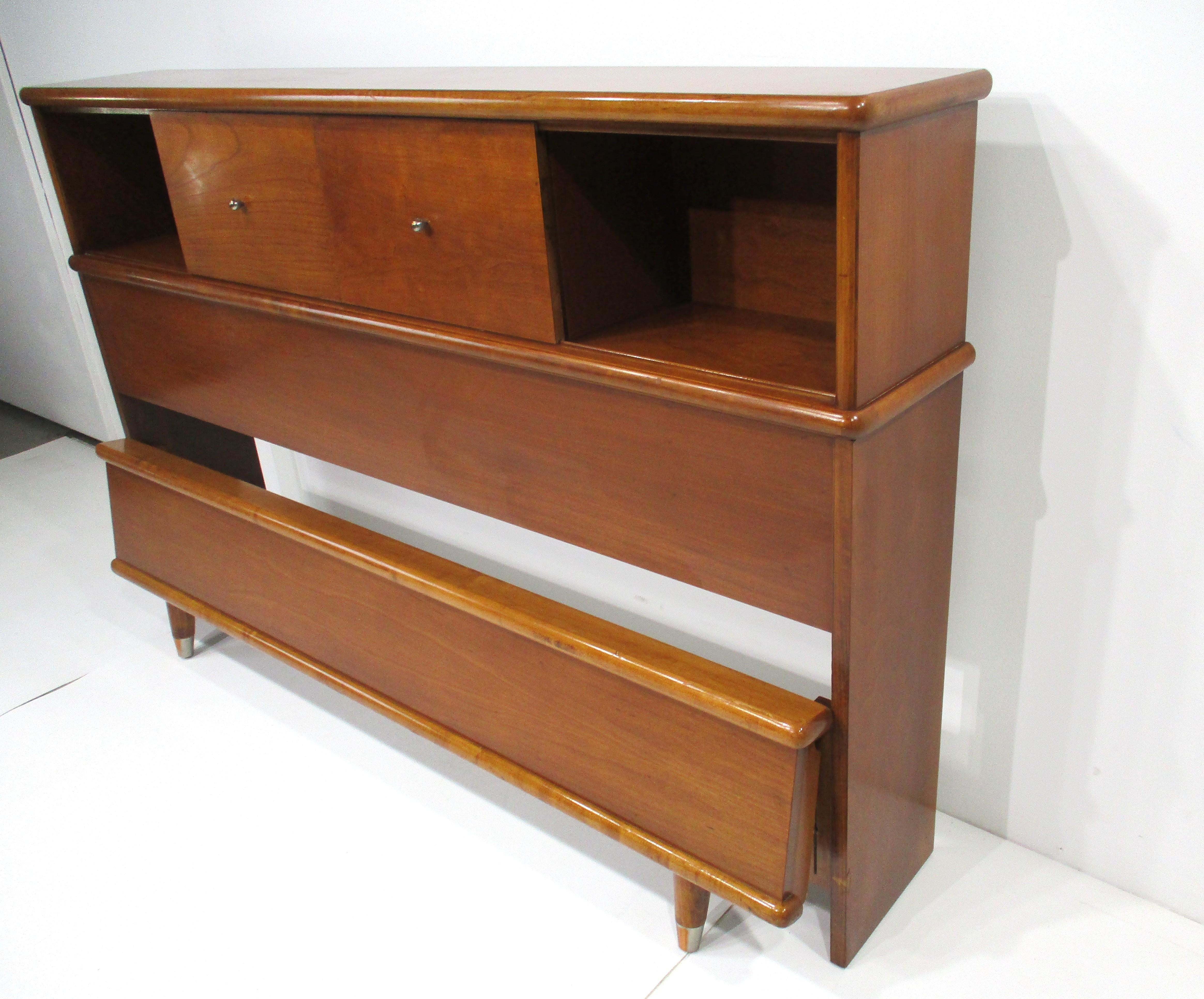 American of Martinsville gestylt Mid Century Full / Queen Kopfteil & Fußteil (Holz) im Angebot