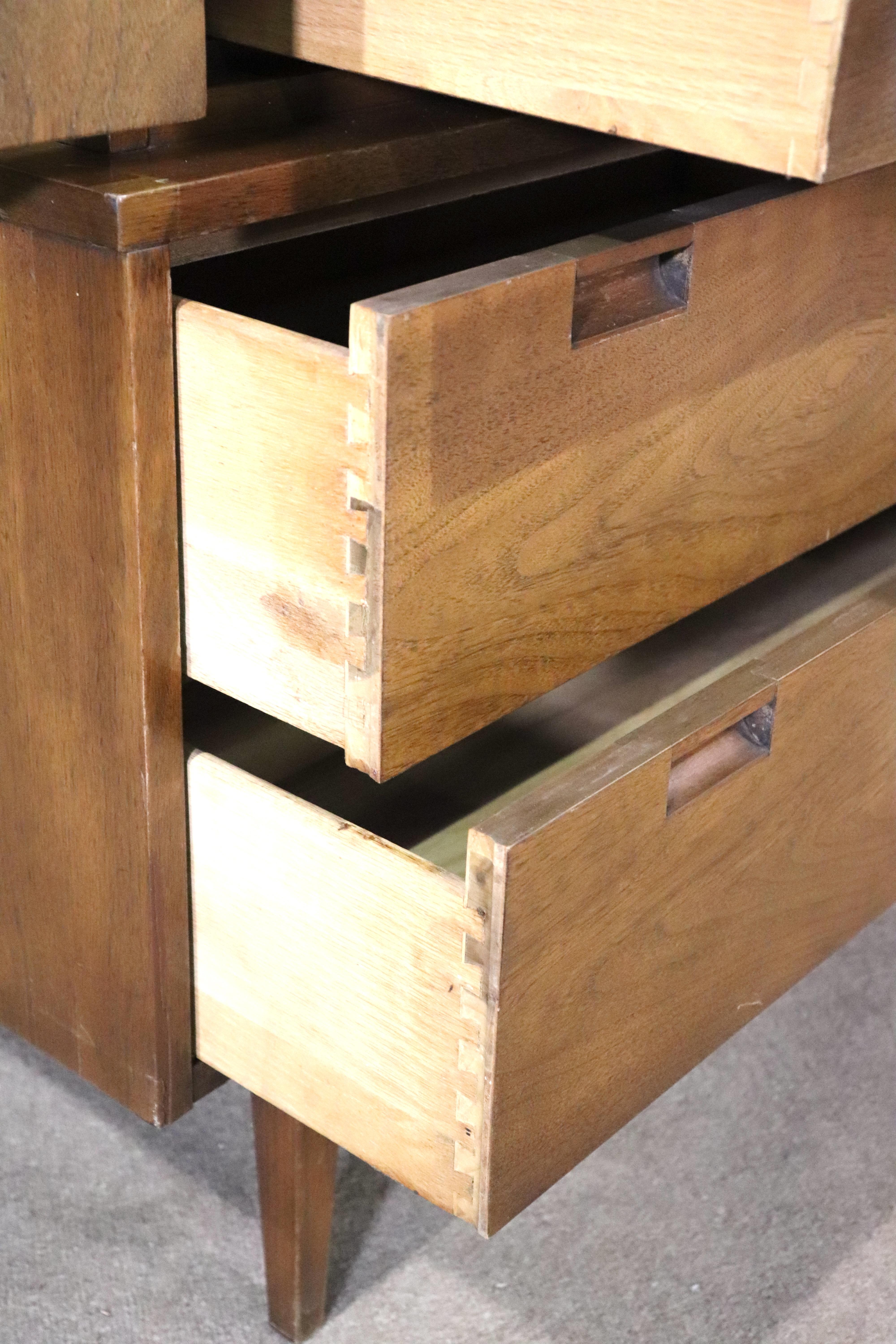American of Martinsville Tall Dresser In Good Condition For Sale In Brooklyn, NY