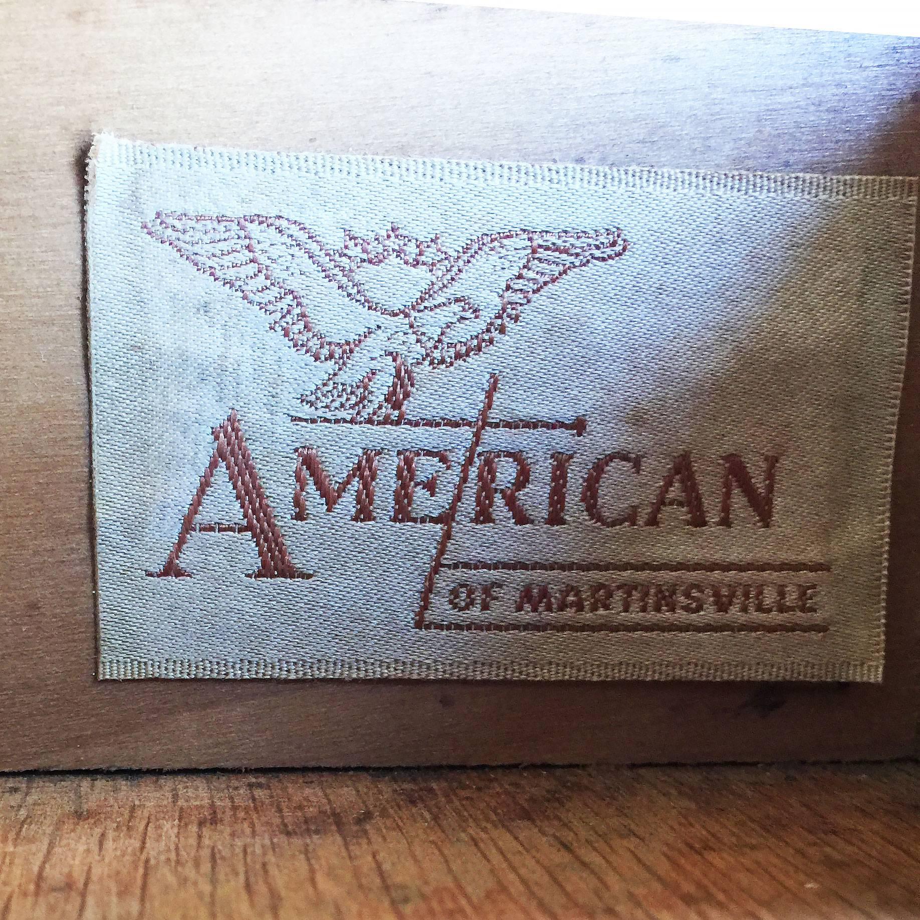 American of Martinsville:: Zweistöckiger Nachttisch-Paar im Angebot 2