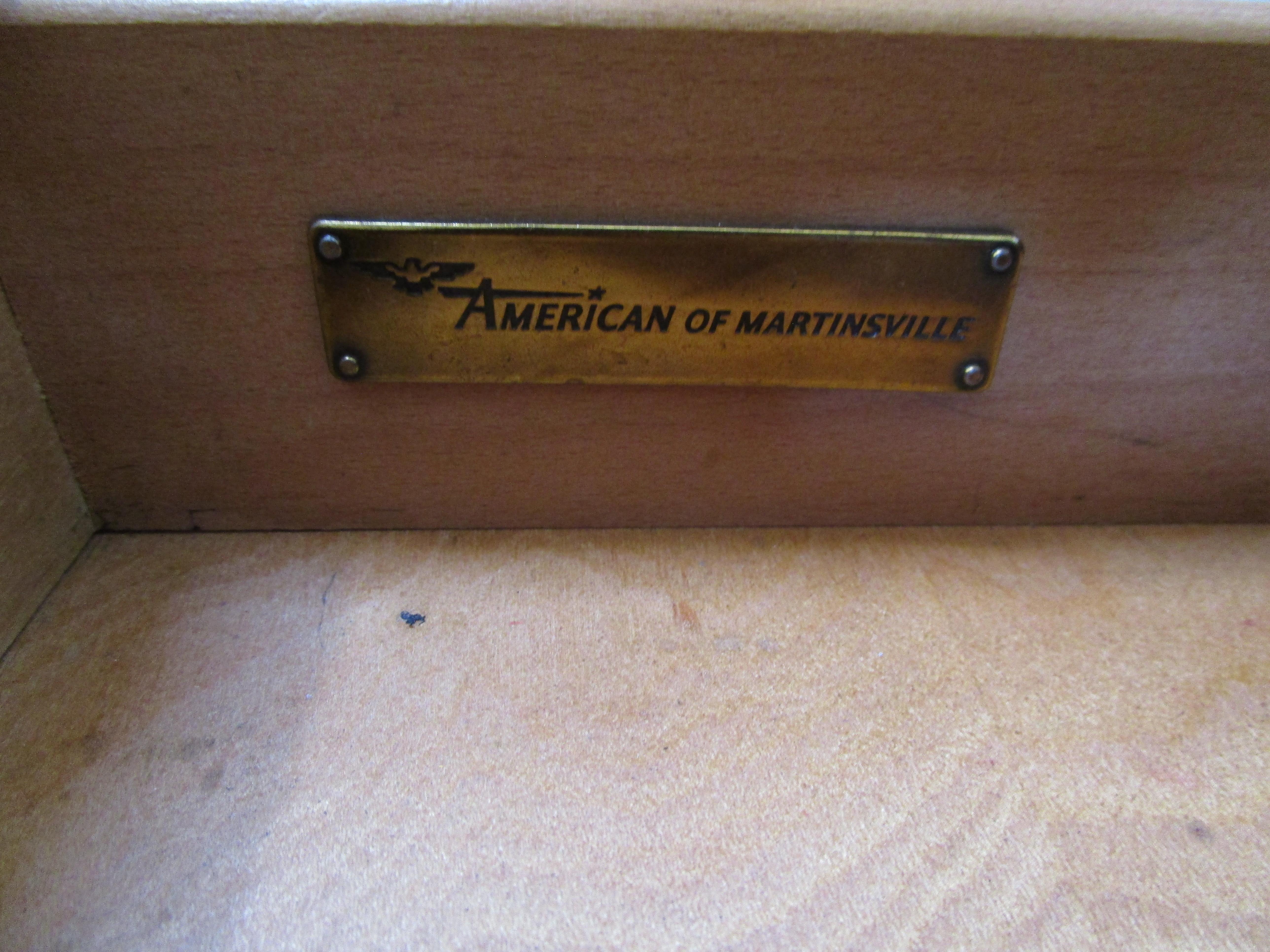Armoire à 3 tiroirs en bois de ronce, cerisier et noyer American of Martinsville en vente 2