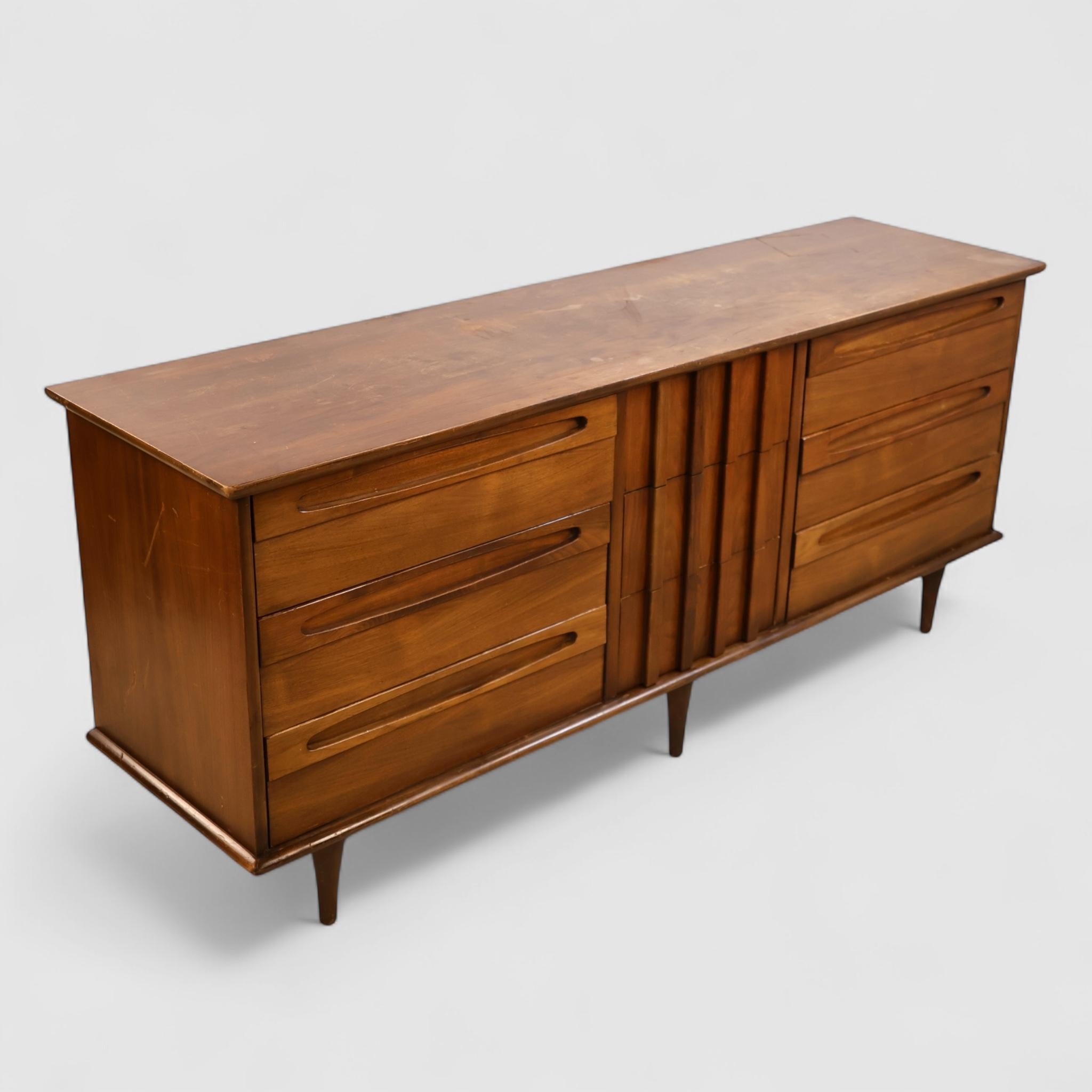 American of Martinsville Vintage Mid Century Modern Brutalist Lowboy Dresser c. In Good Condition For Sale In Denville, NJ
