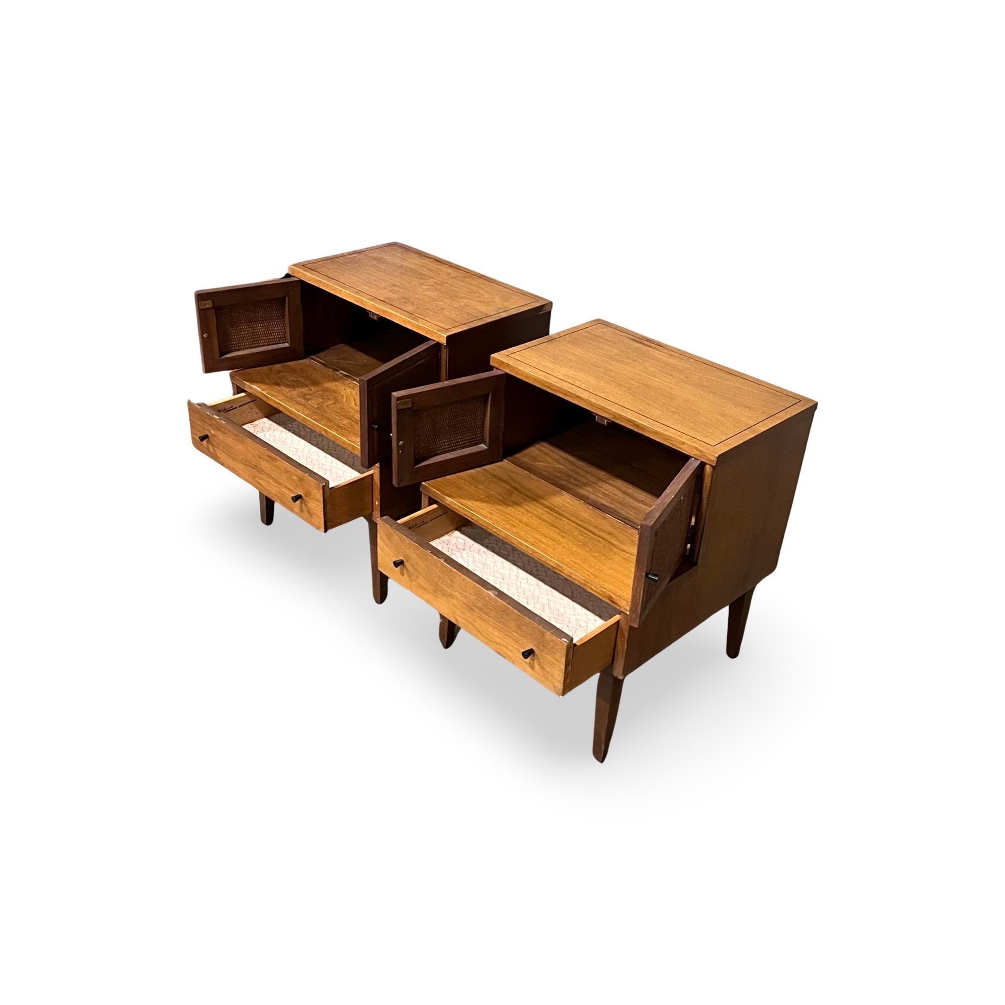 Mid-20th Century American of Martinsville Vintage Mid Century Modern Pair of Nightstands c. 1960s For Sale