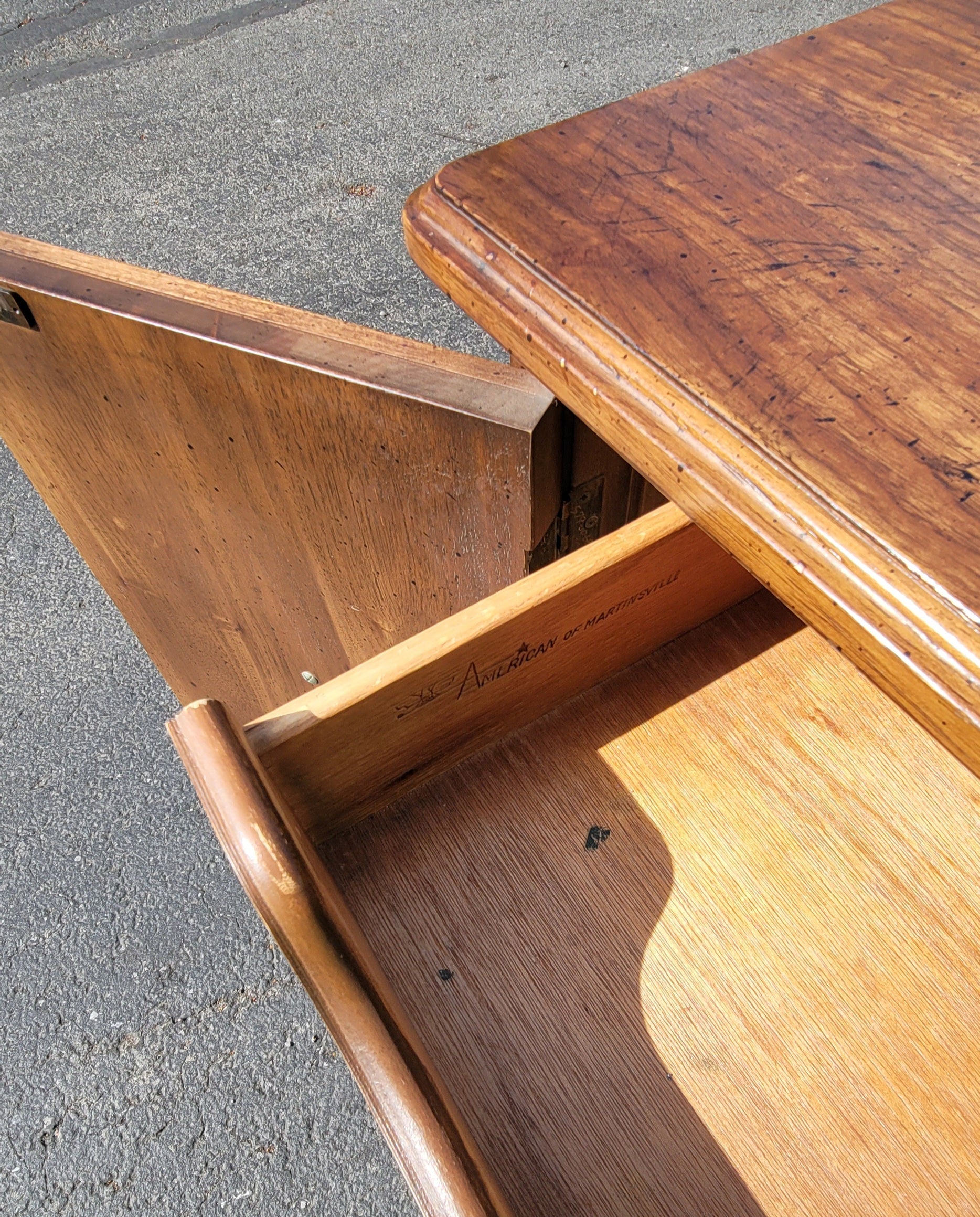 American of Martinsville Walnut Italian Neoclassical Tuscan Nightstands, a Pair 4
