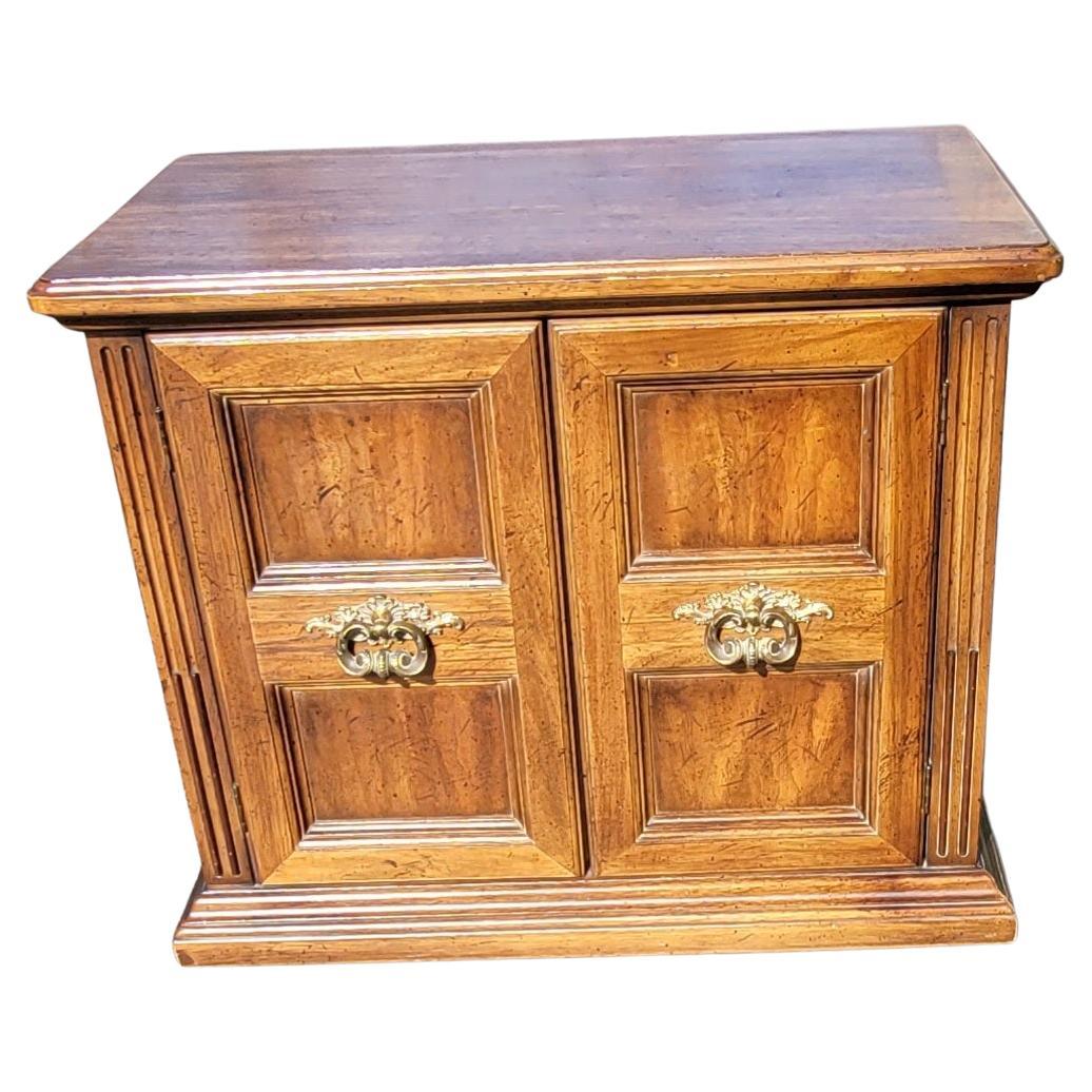 American of Martinsville Walnut Italian Neoclassical Tuscan Nightstands, a Pair In Good Condition In Germantown, MD