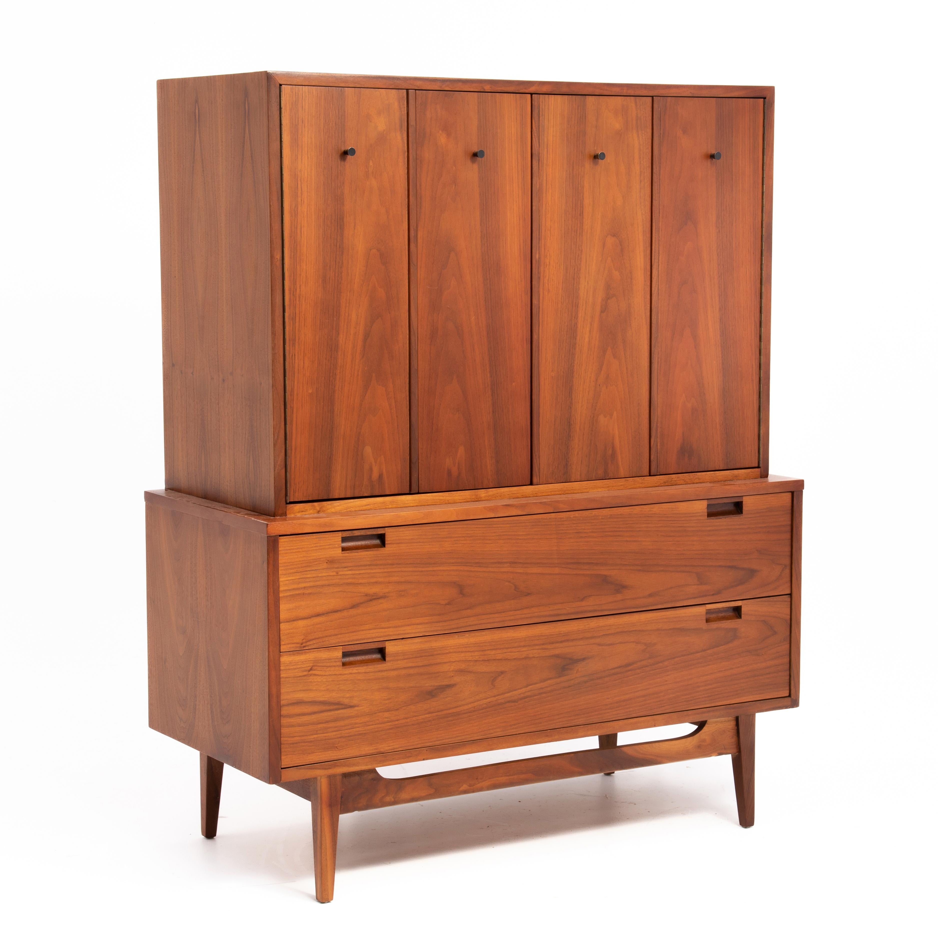 Mid-Century Modern American of Martinsville Walnut Mid Century Dresser Chest