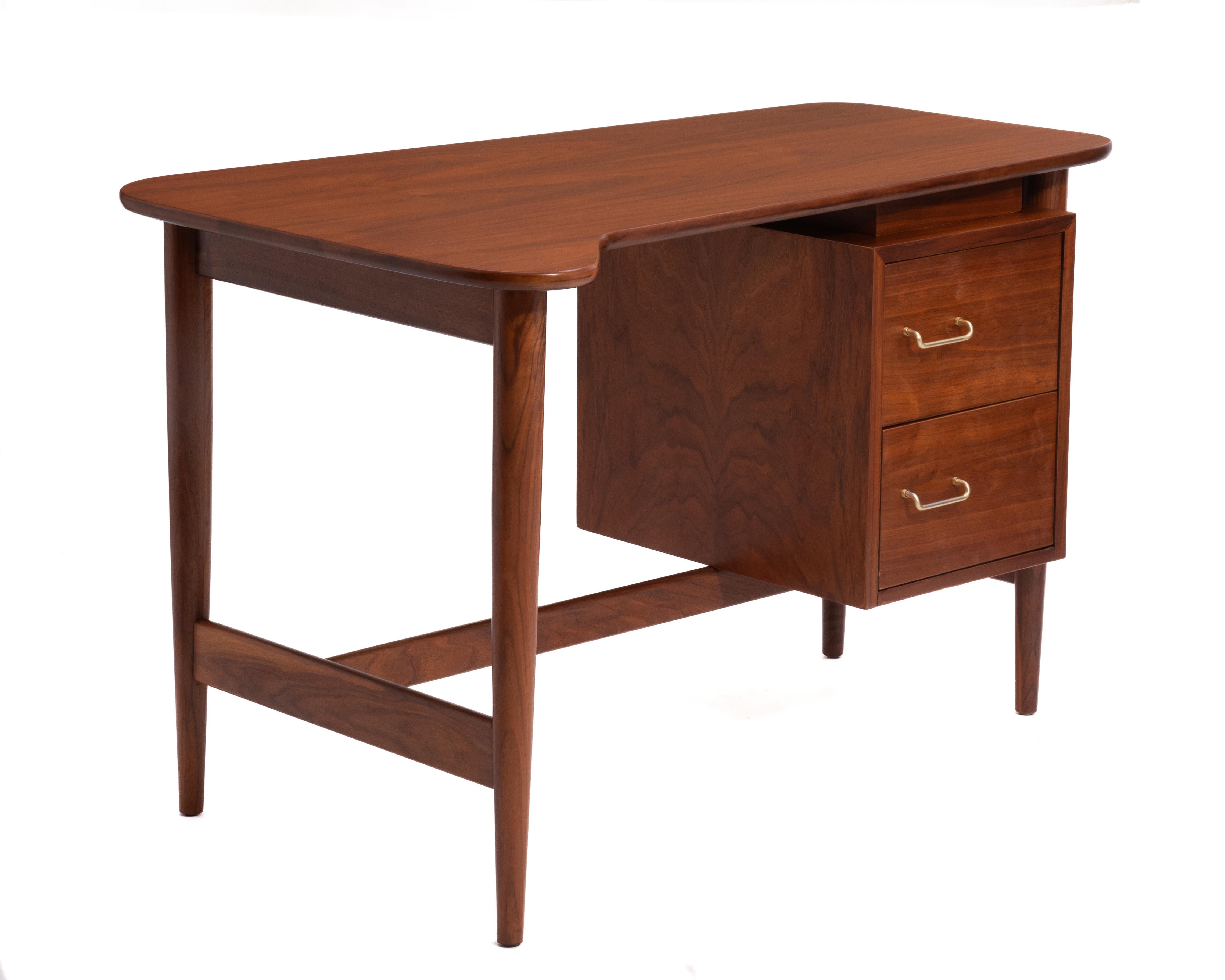 An American of Martinsville writing desk designed by Merton Gershun.
Two floating drawers and a very useable, organic shaped top.
The top tapers down to 20.25
