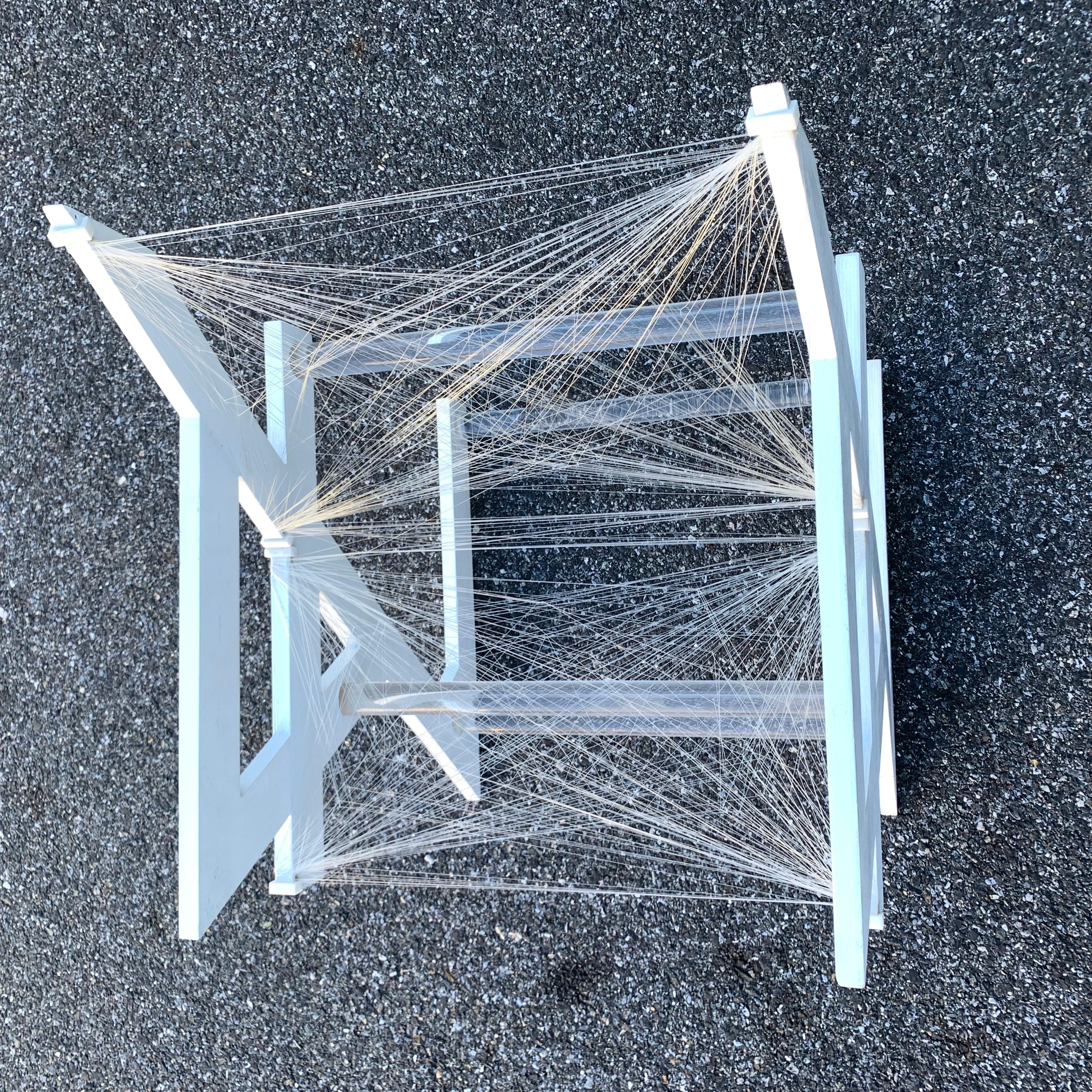 Mid-Century Modern Fischstreifen-Schreibtischstuhl mit weißer Bemalung, einzigartig 4
