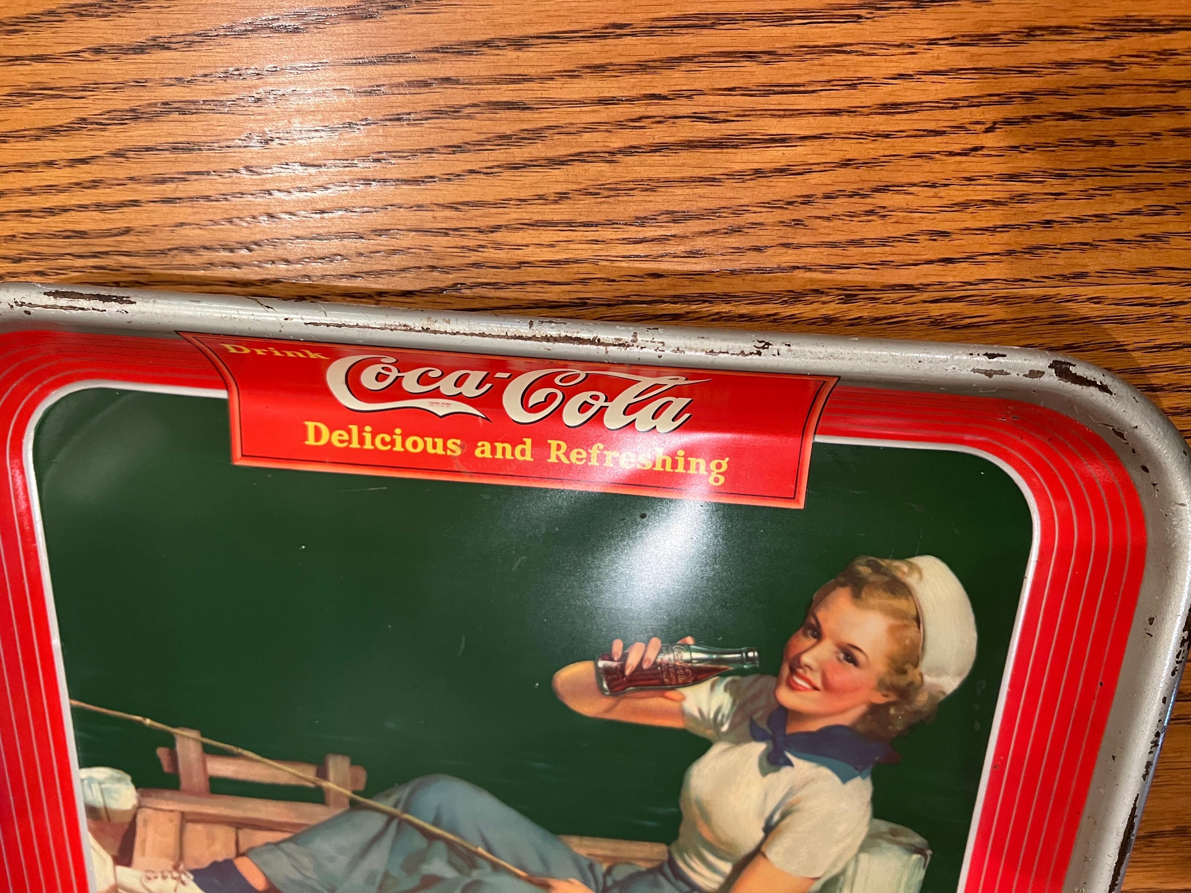 Métal Plateau de service publicitaire américain original Coca Cola des années 1940 321-K en vente