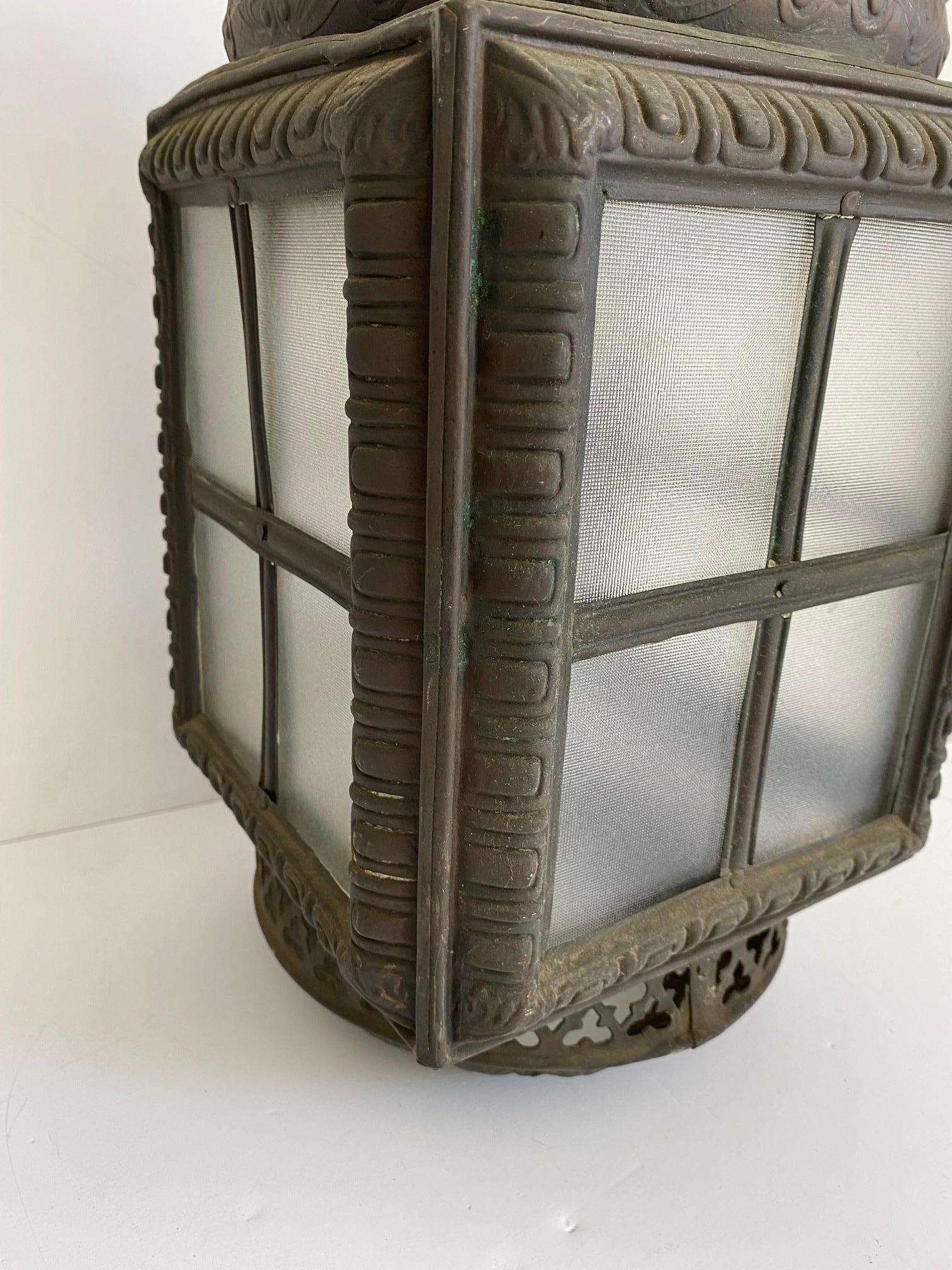 American Outdoor Lantern In Good Condition For Sale In Pomona, CA