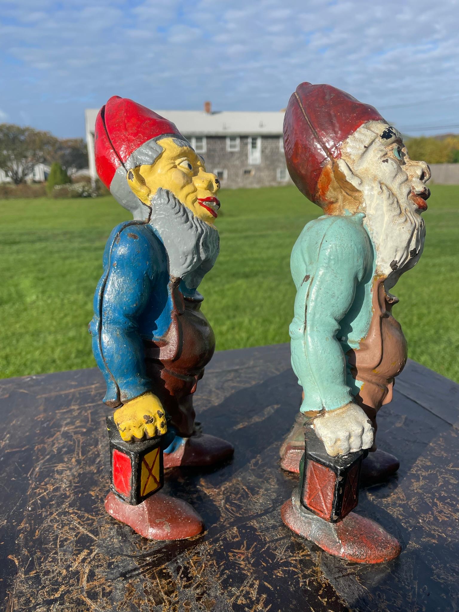 Paire de Gnomes de jardin américains de bonne chance - Gardiens de jardin - Porte-clés en vente 4