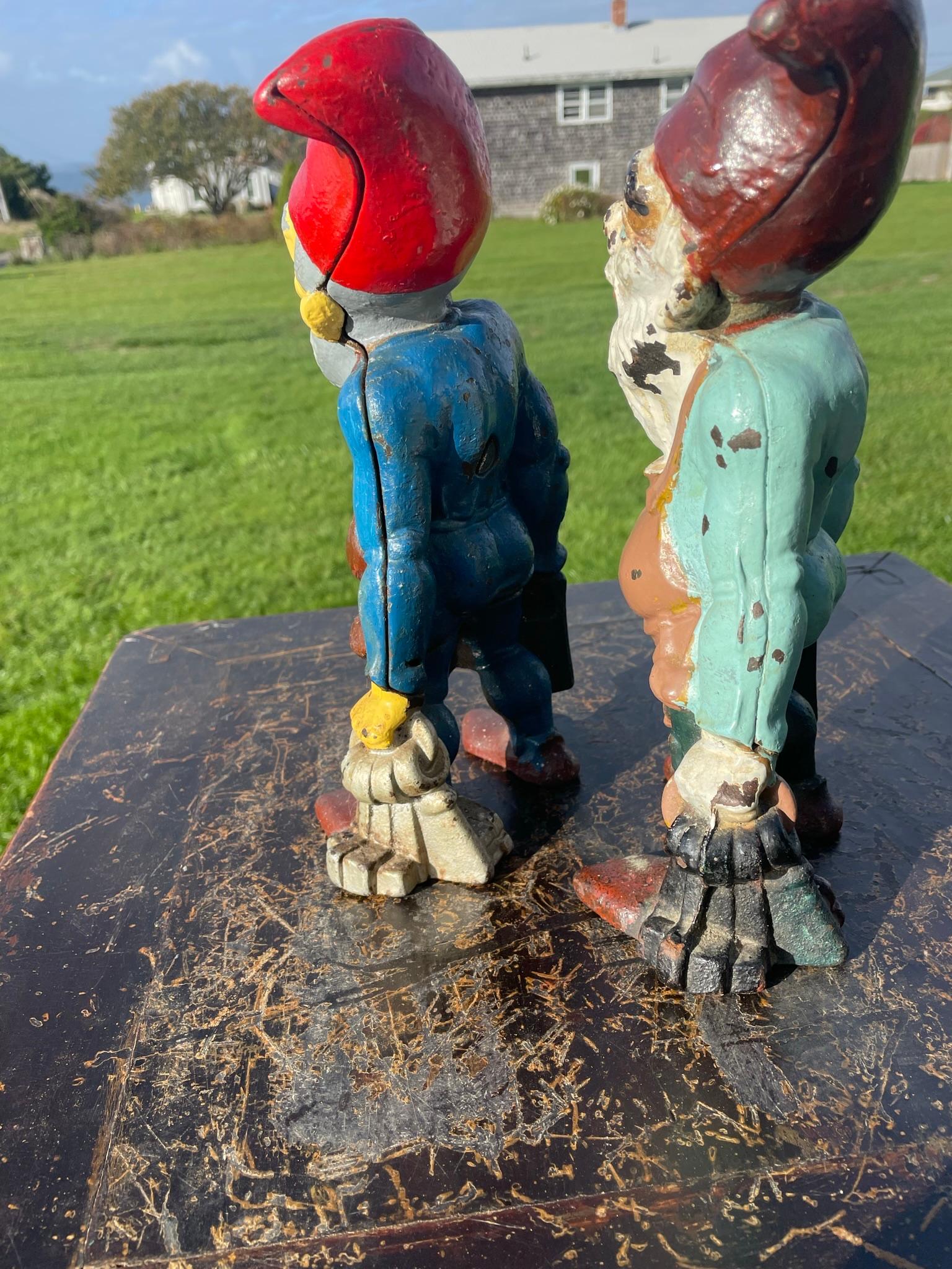 Paire de Gnomes de jardin américains de bonne chance - Gardiens de jardin - Porte-clés en vente 7