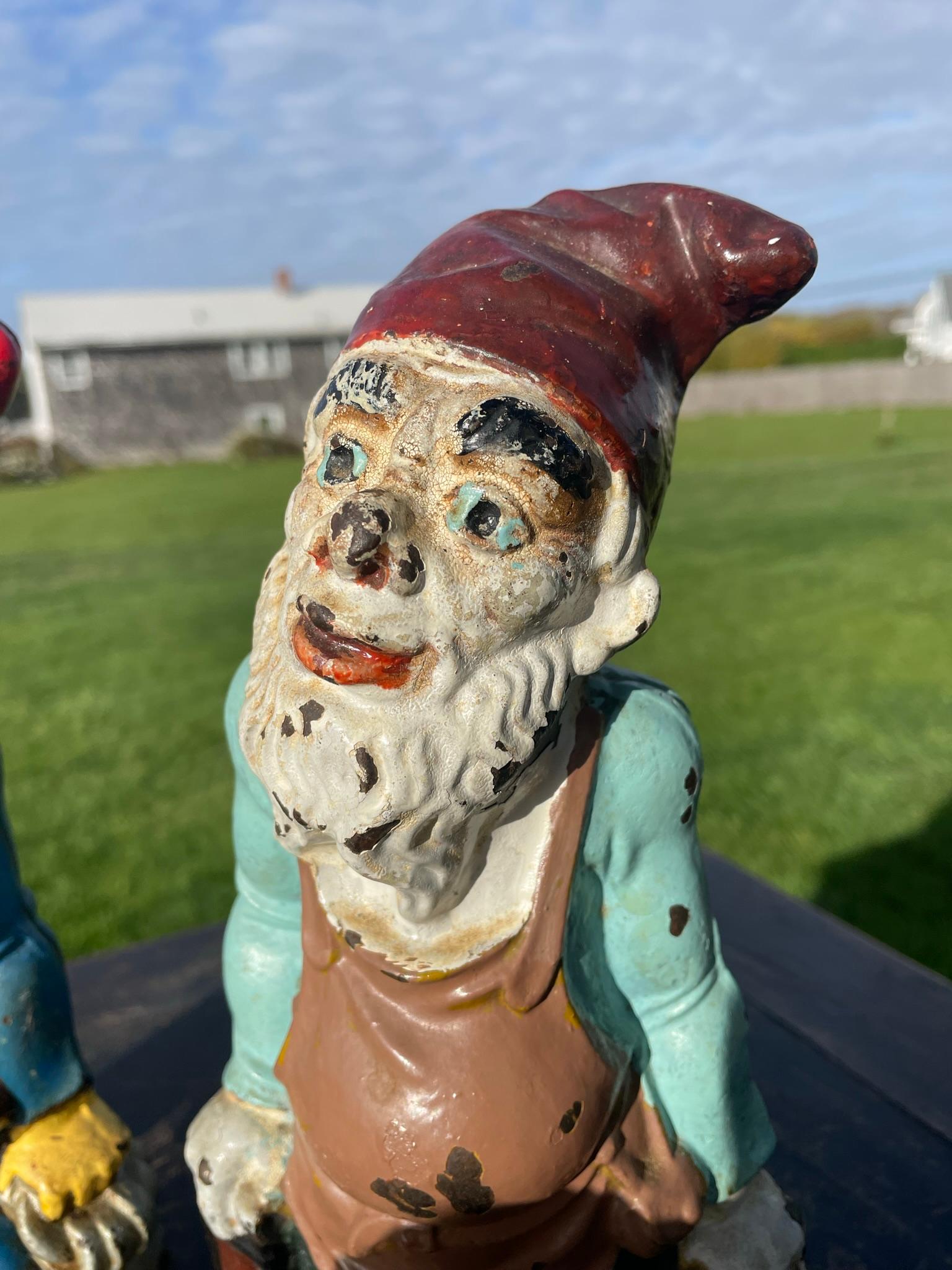 Paire de Gnomes de jardin américains de bonne chance - Gardiens de jardin - Porte-clés Bon état - En vente à South Burlington, VT
