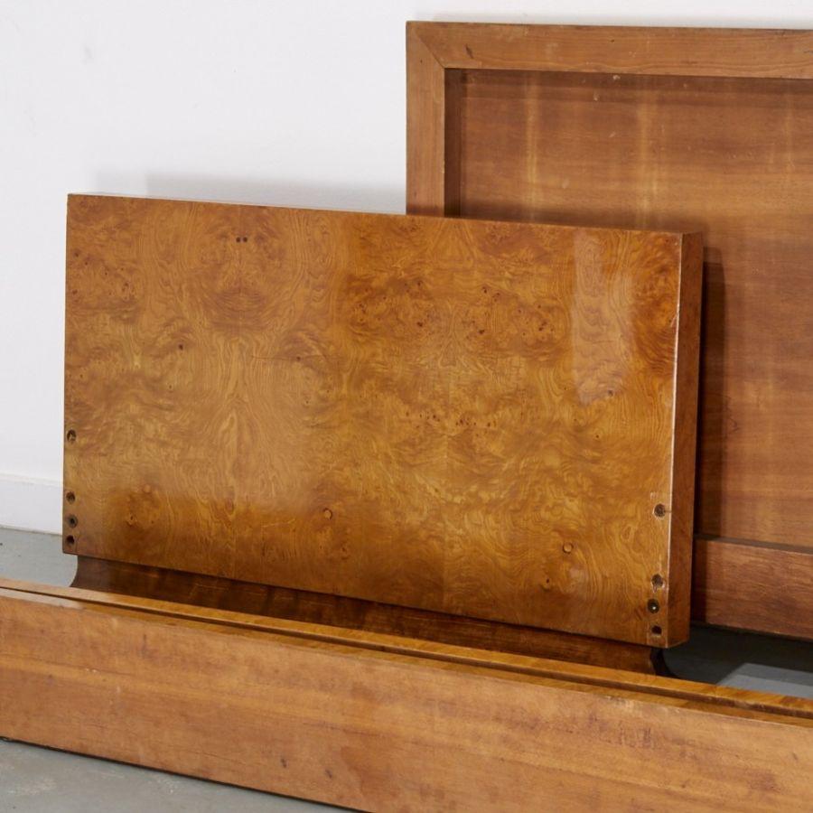Hand-Crafted American Pair of Art Deco Burlwood Twin Bed Frames on Mahogany Plinths, c. 1930s For Sale