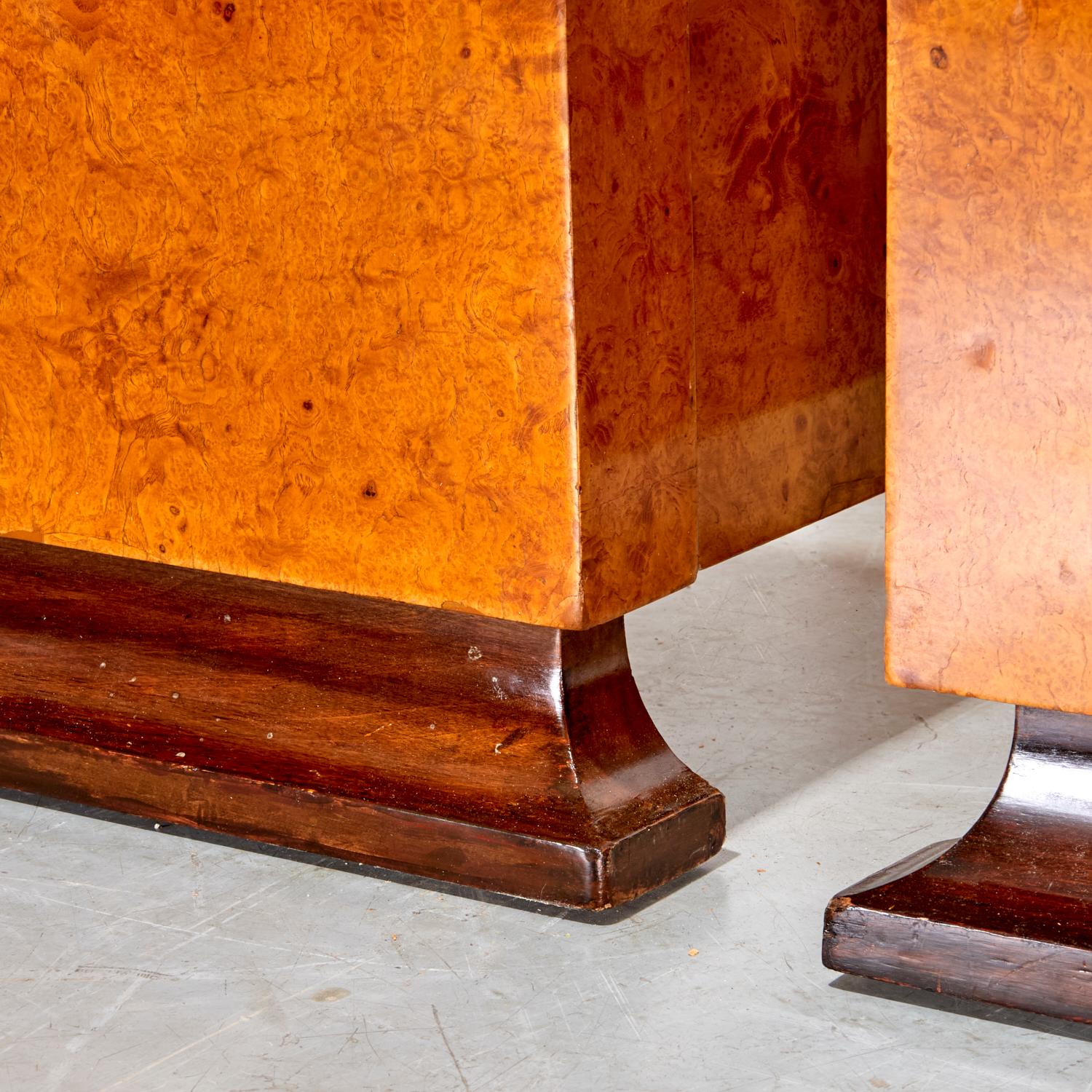 American Pair of Art Deco Burlwood Twin Bed Frames on Mahogany Plinths, c. 1930s In Good Condition For Sale In Morristown, NJ