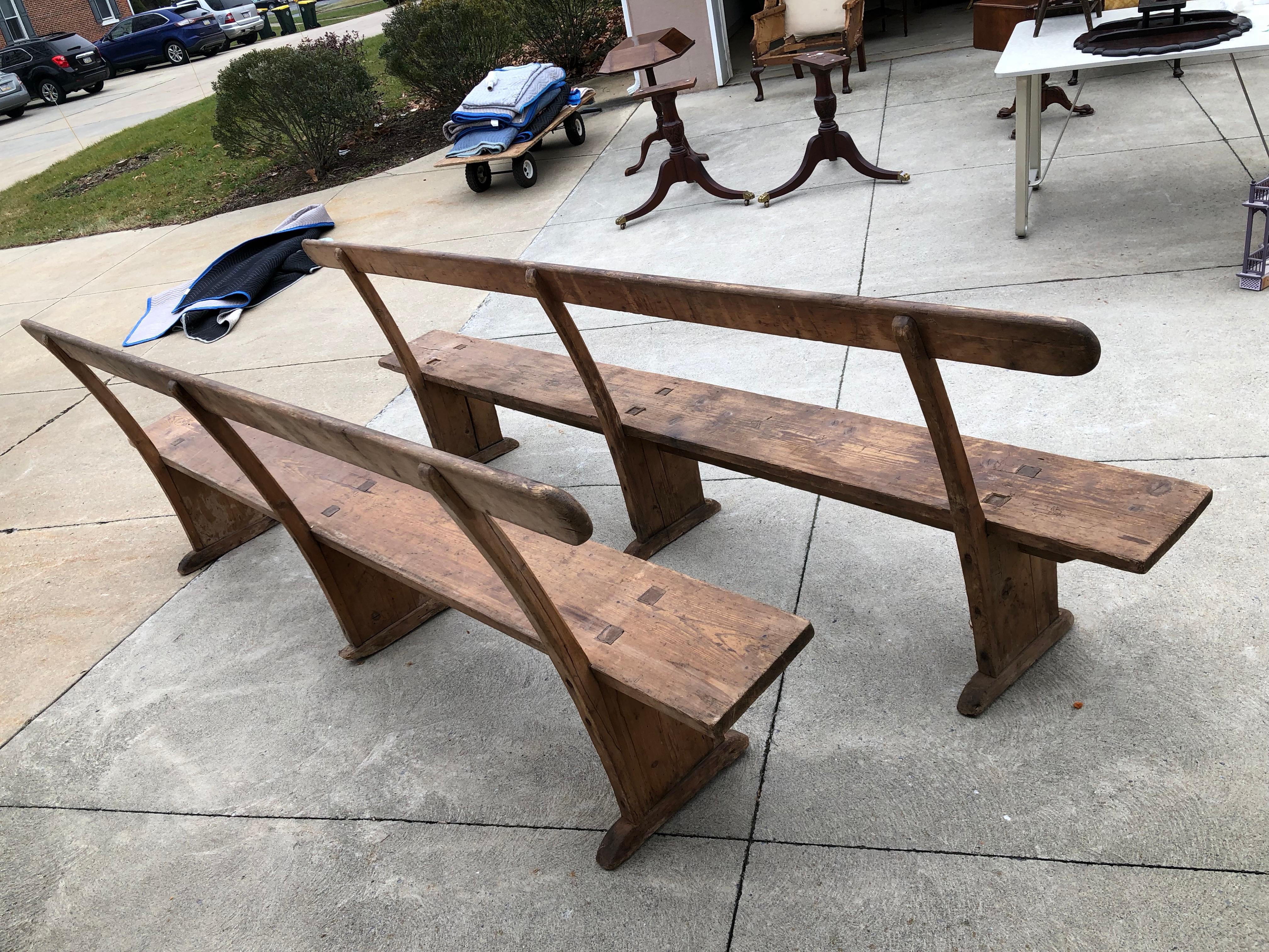 American Pair of Baroque Shoe Foot Moravian Meeting House Benches, circa 1750 In Good Condition For Sale In Allentown, PA