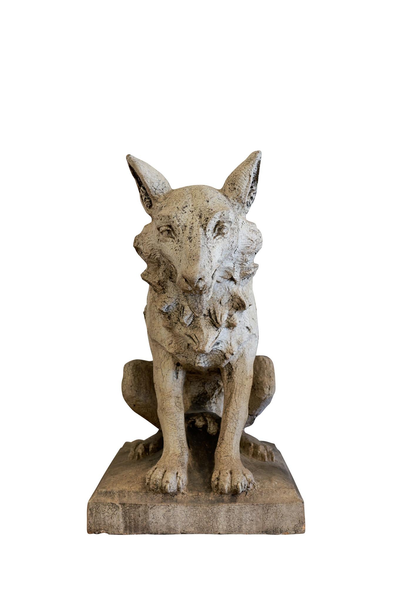 Coppia americana di lupi/cani in terracotta. Il meglio del meglio, fantastico per gli interni e gli esterni. Prezzo al paio. Circa 1920.

Dimensioni: 35,25H x 20,25W x 29,5D