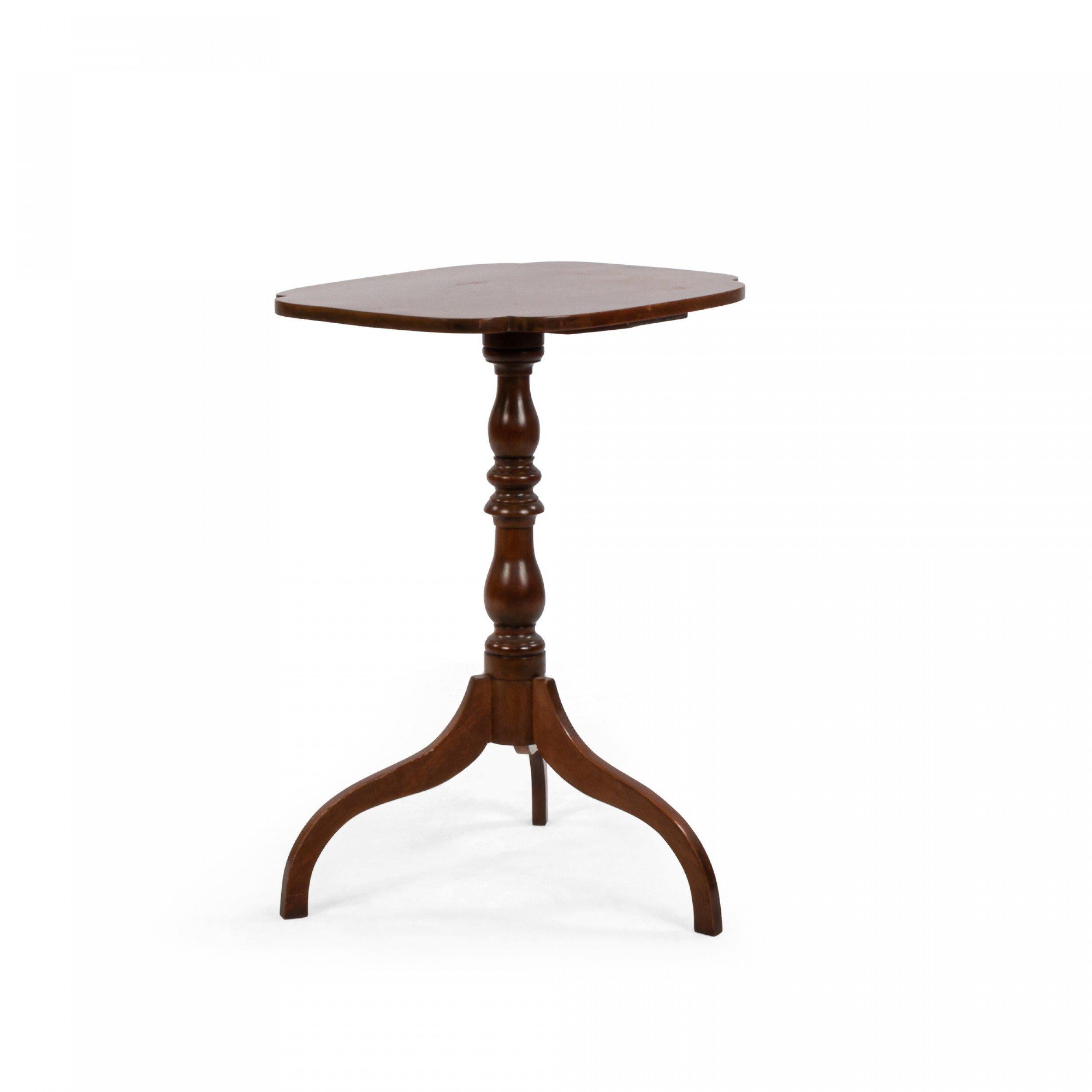 American Pedestal Mahogany Tripod Table In Good Condition In New York, NY