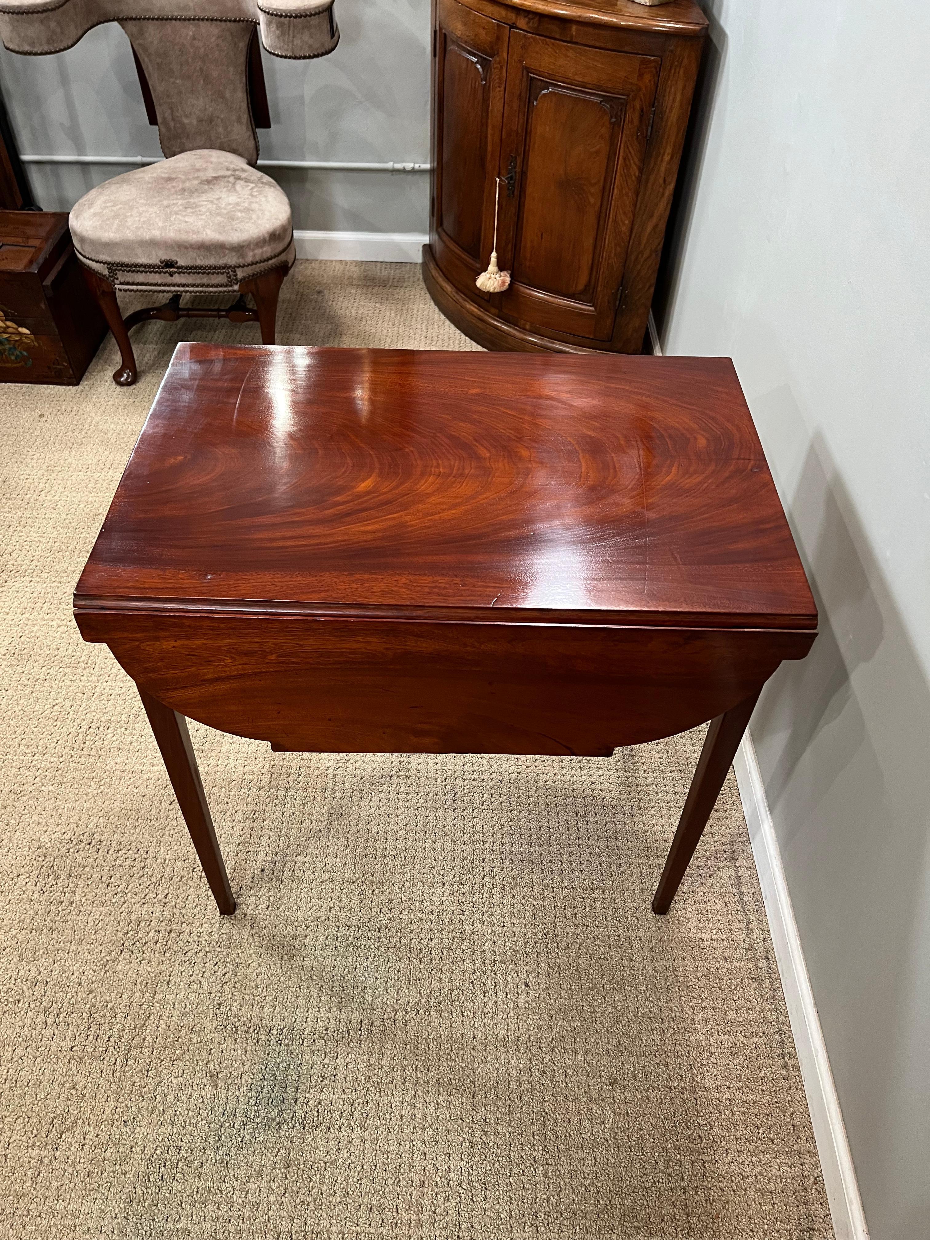 American Pembroke table  In Good Condition In New York, NY