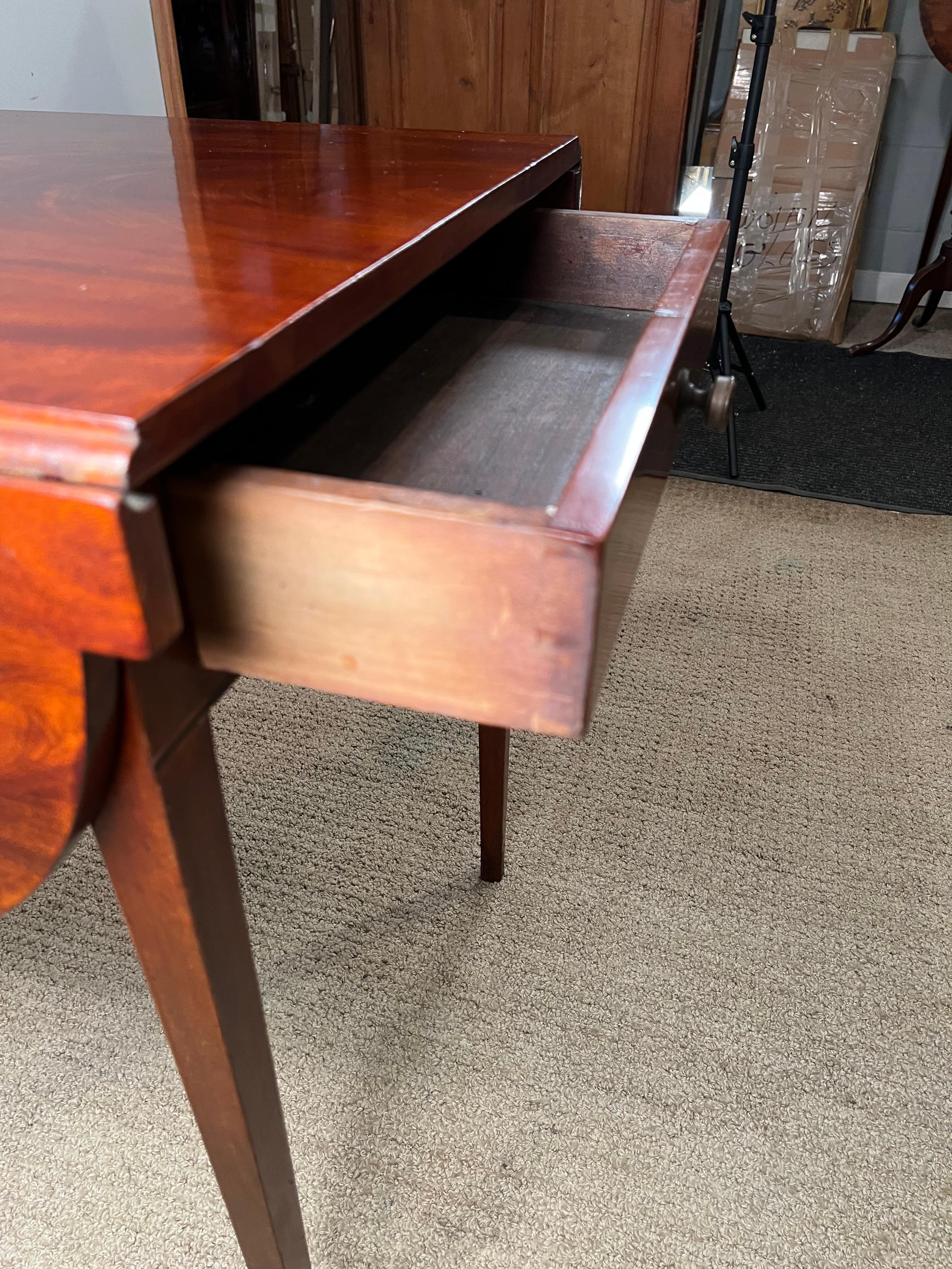 Mid-19th Century American Pembroke table 
