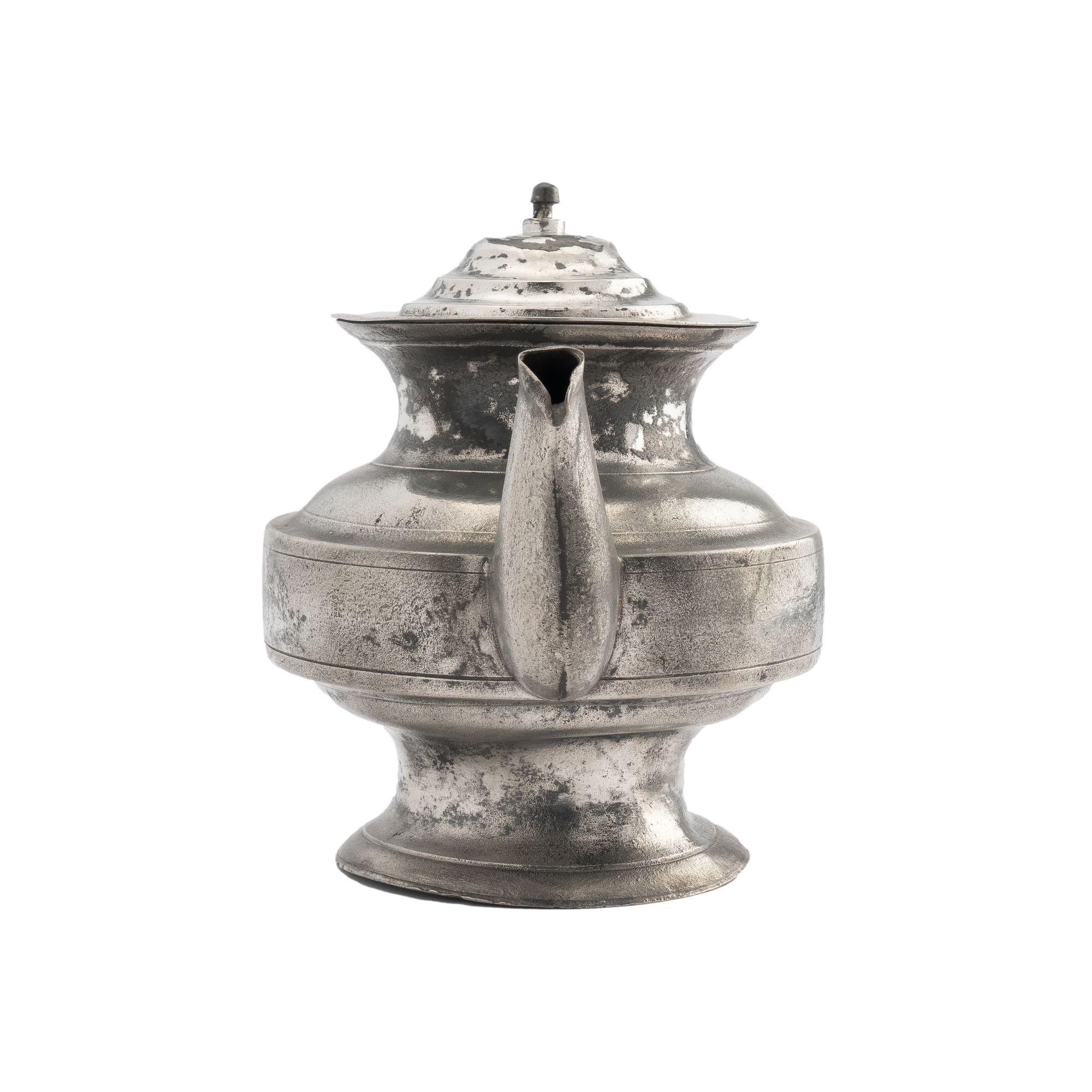 American Classical American Pewter Tea Pot, 1820 For Sale