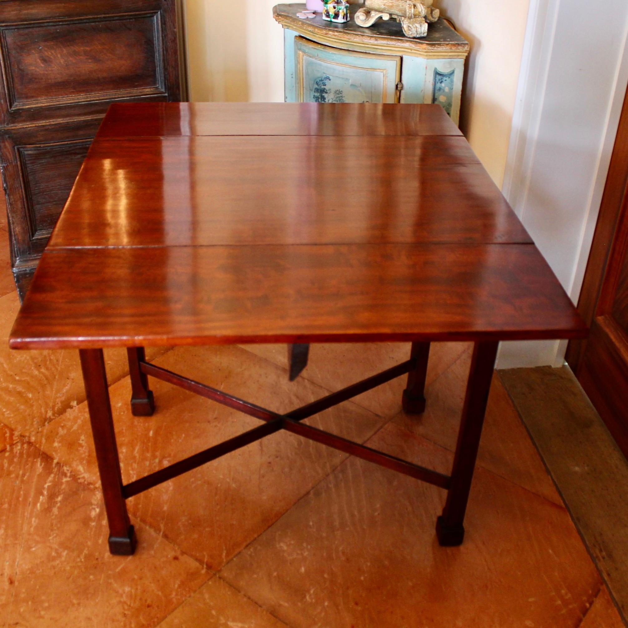 American (Philadelphia) Mahogany Pembroke Table with Marlborough Feet For Sale 1