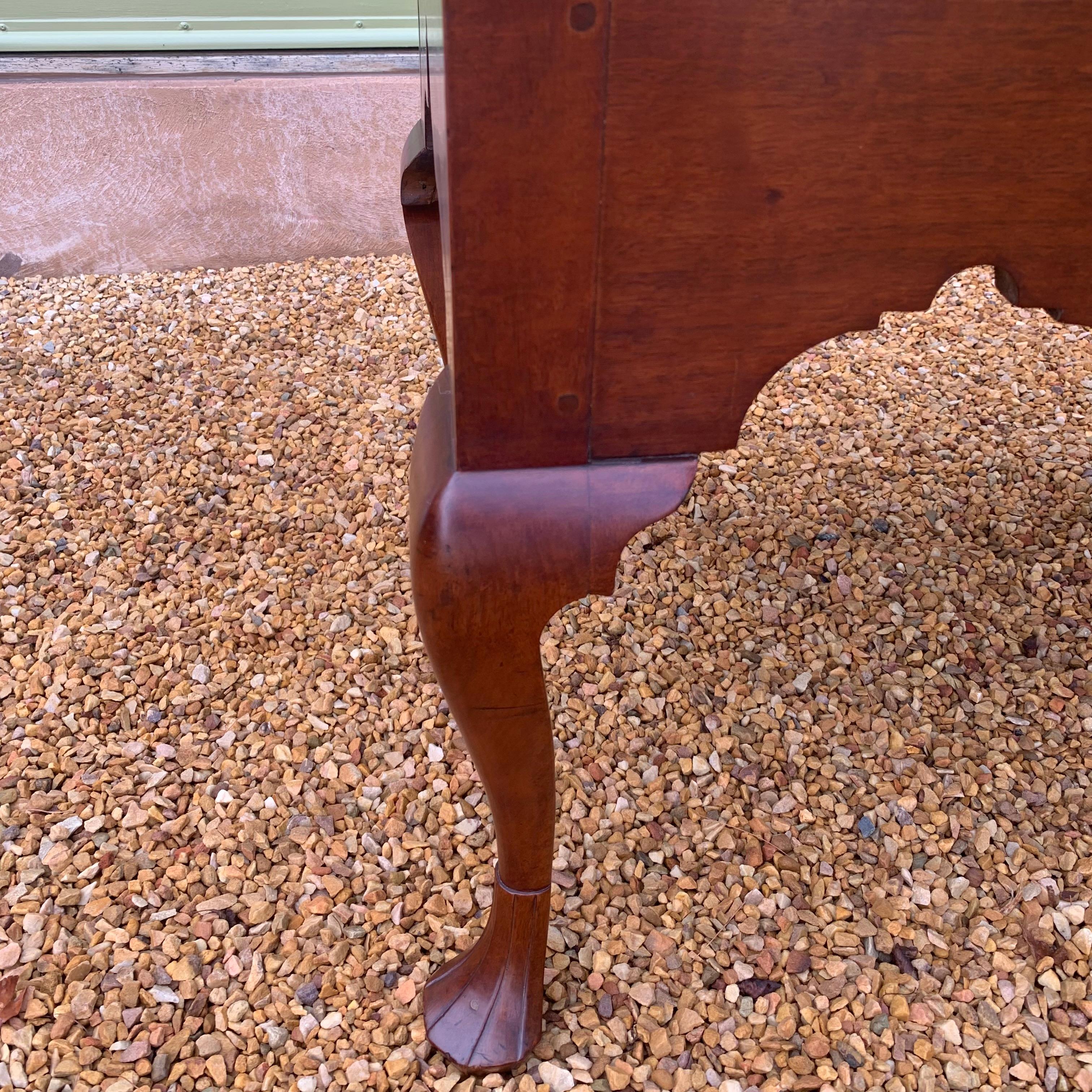 American (Philadelphia) Walnut Chest On Frame With Stocking Feet, Ca. 1750 For Sale 7