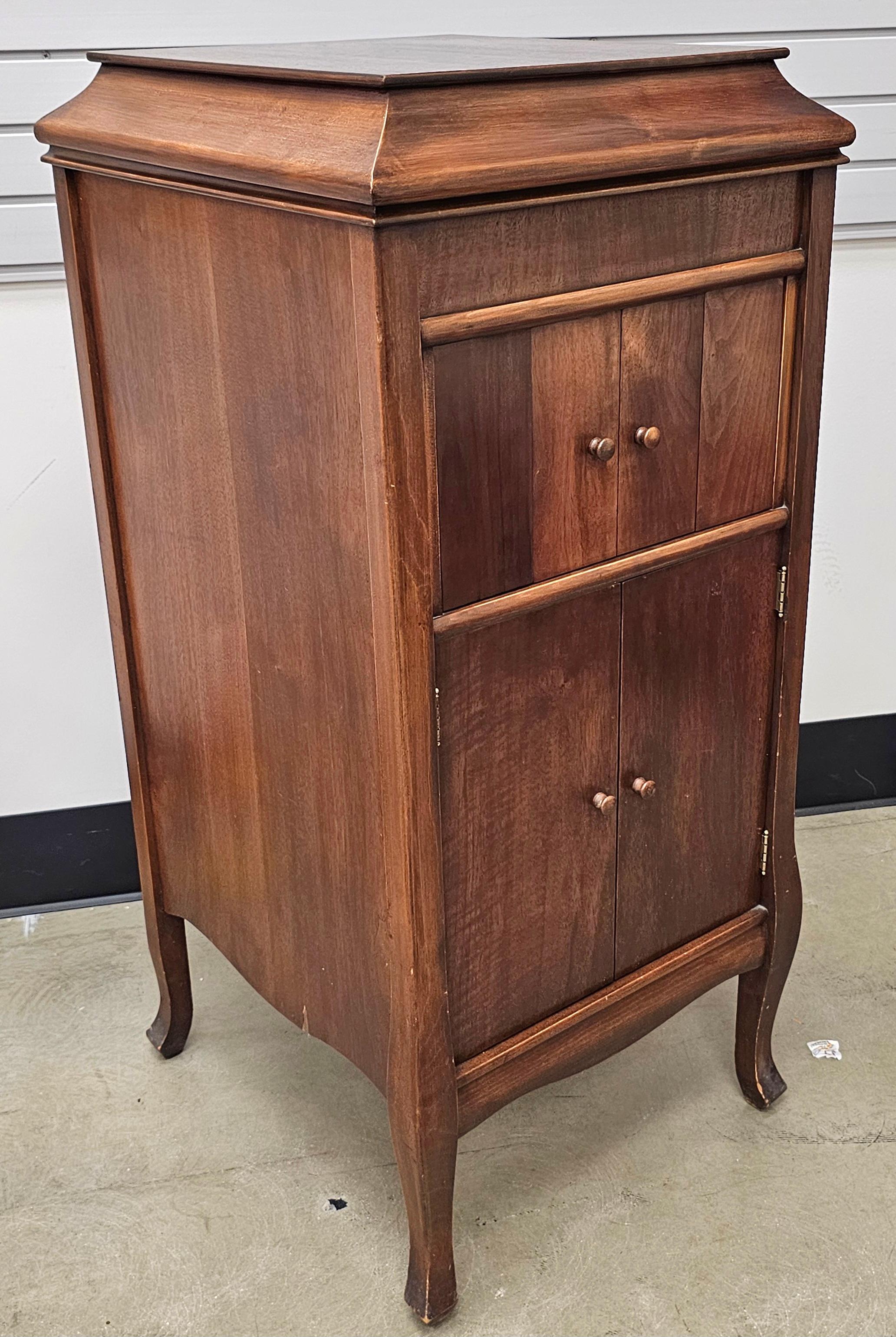 Cabinet per suonatori di fonogrammi americani di Columbia Grafonola in vendita 2