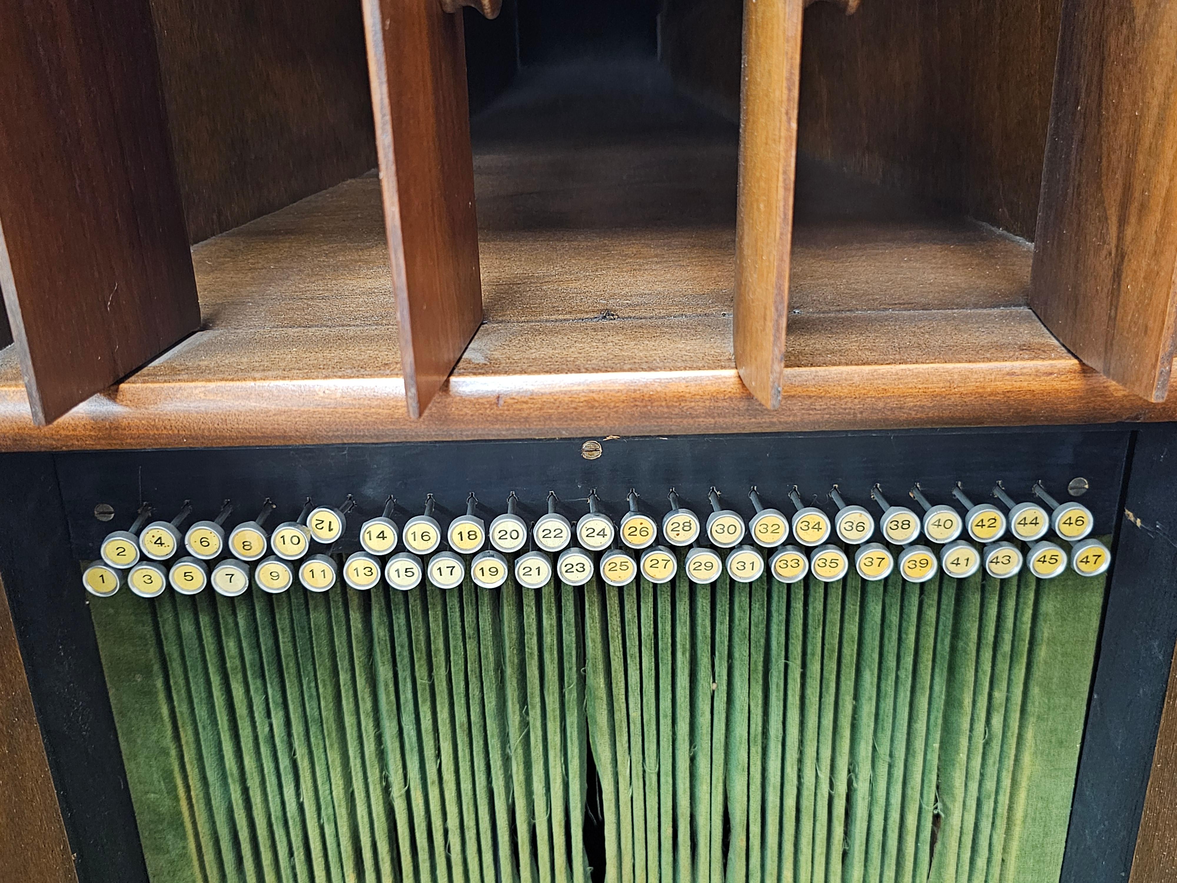 Cabinet per suonatori di fonogrammi americani di Columbia Grafonola in vendita 6